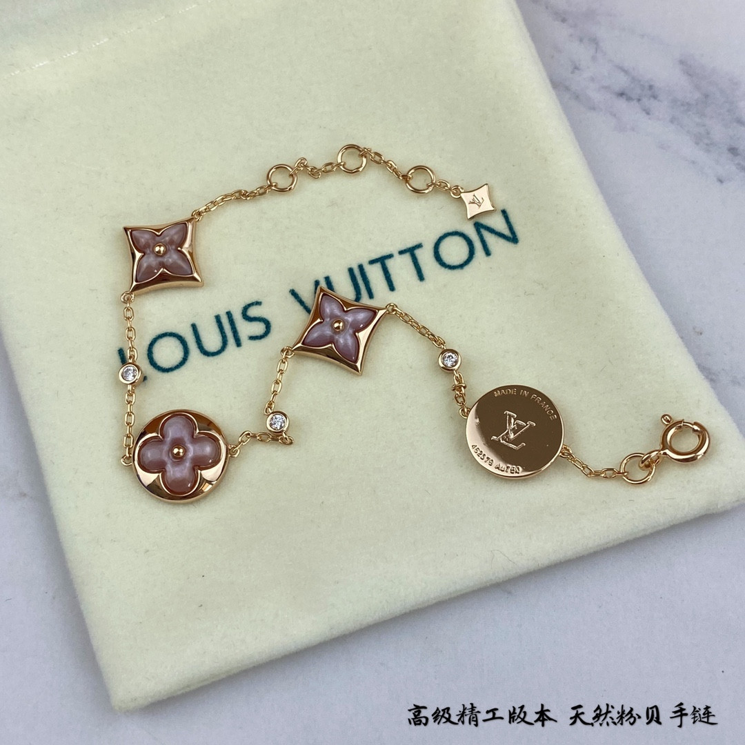 l0*is V*t0n four-flower natural pink shell bracelet