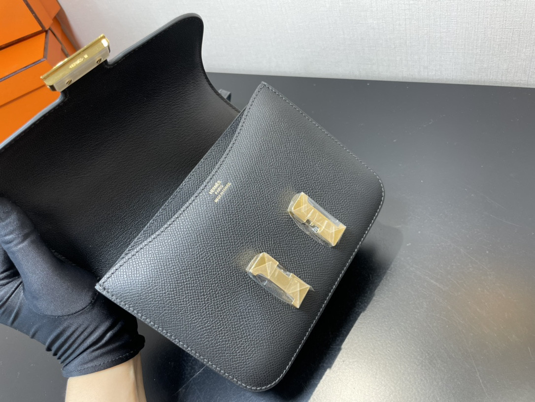 Hermès Constance 19 Epsom Gold Hardware 7.25" x 6.25" x 2.25"