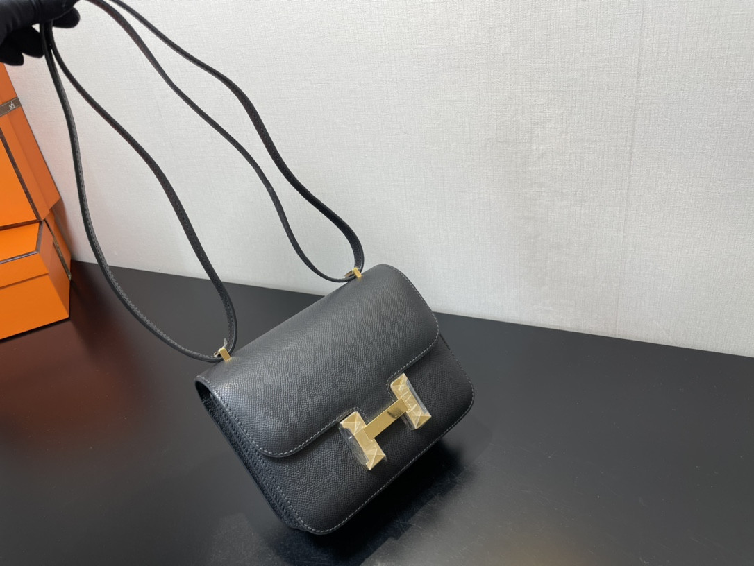 Hermès Constance 19 Epsom Gold Hardware 7.25" x 6.25" x 2.25"