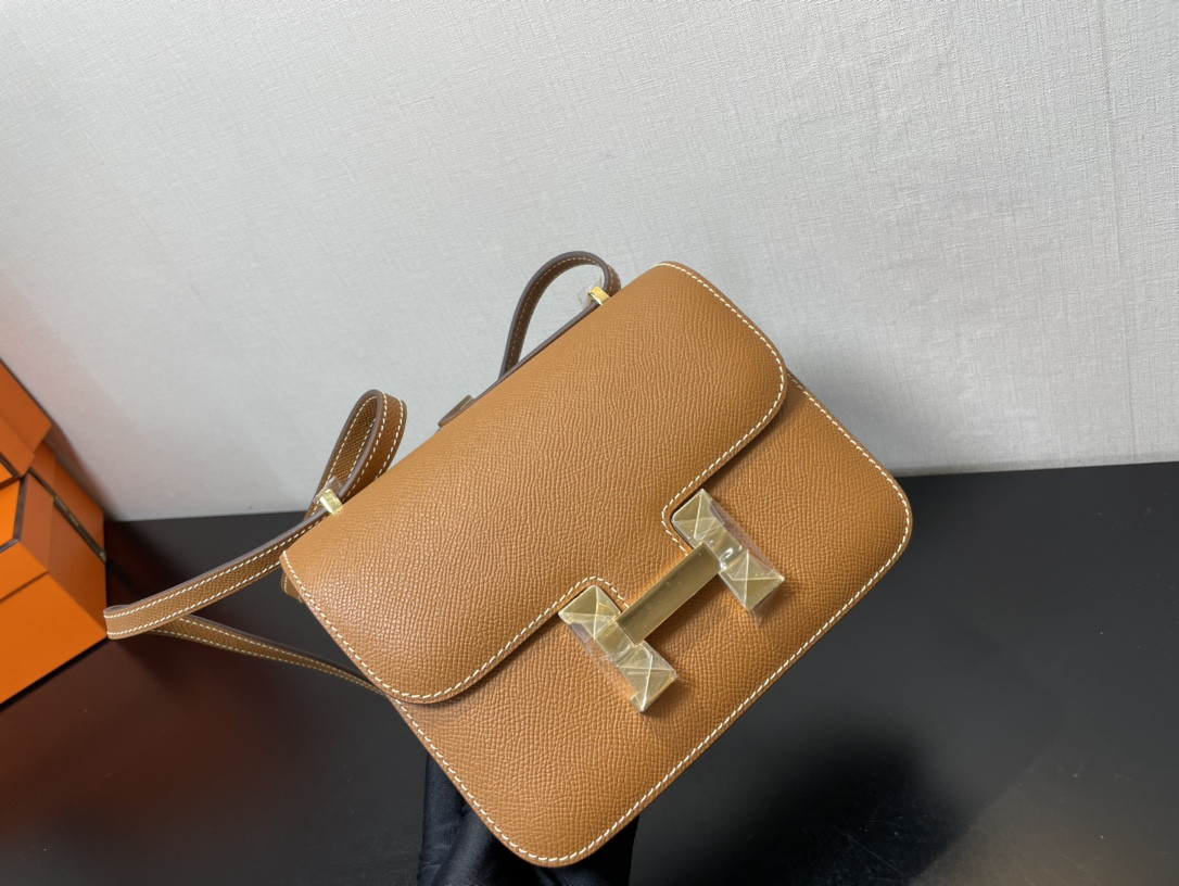 Hermès Constance 19 Epsom Gold Hardware 7.25" x 6.25" x 2.25"