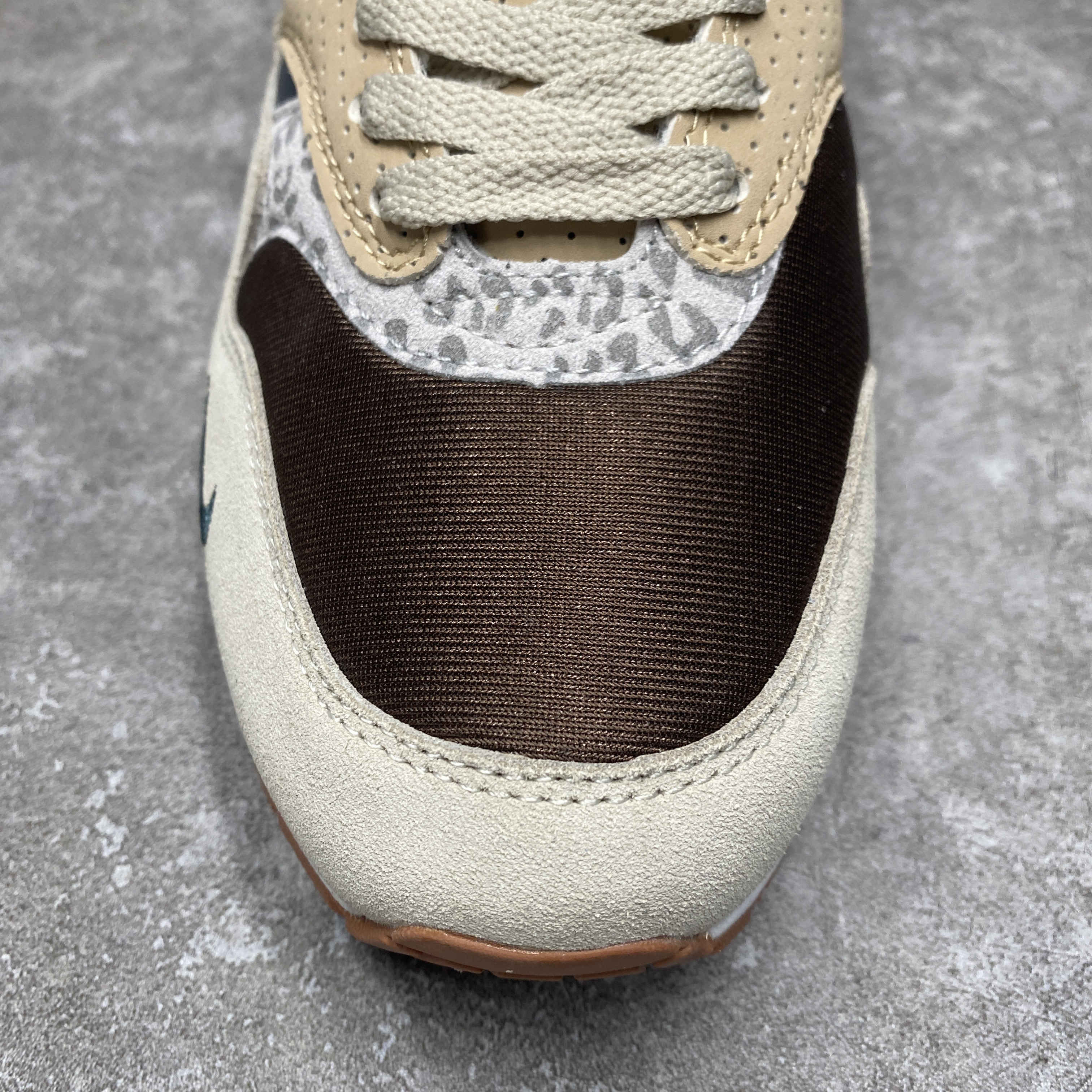 UA Nike Air Max 1