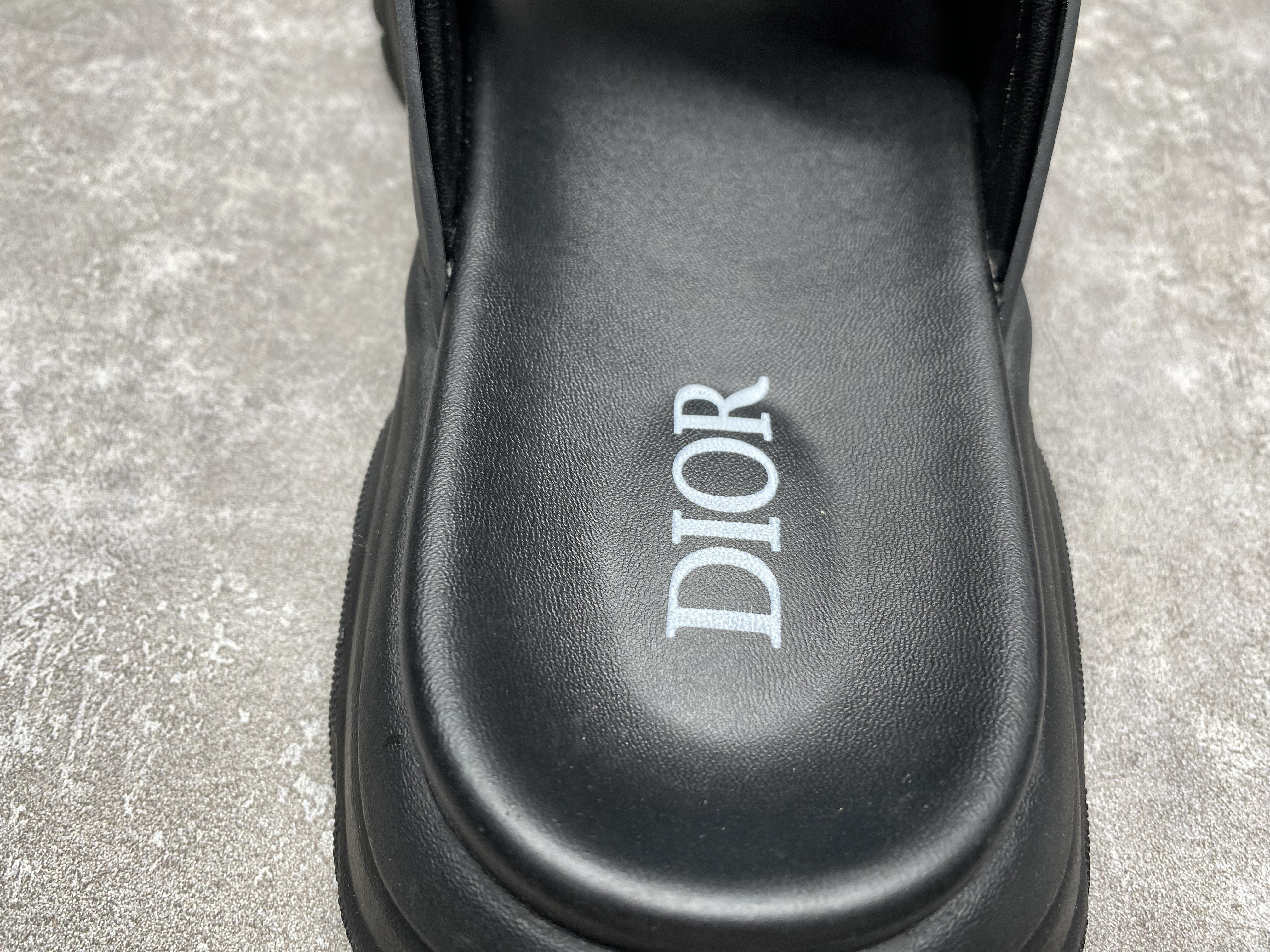 ua D*or sandal