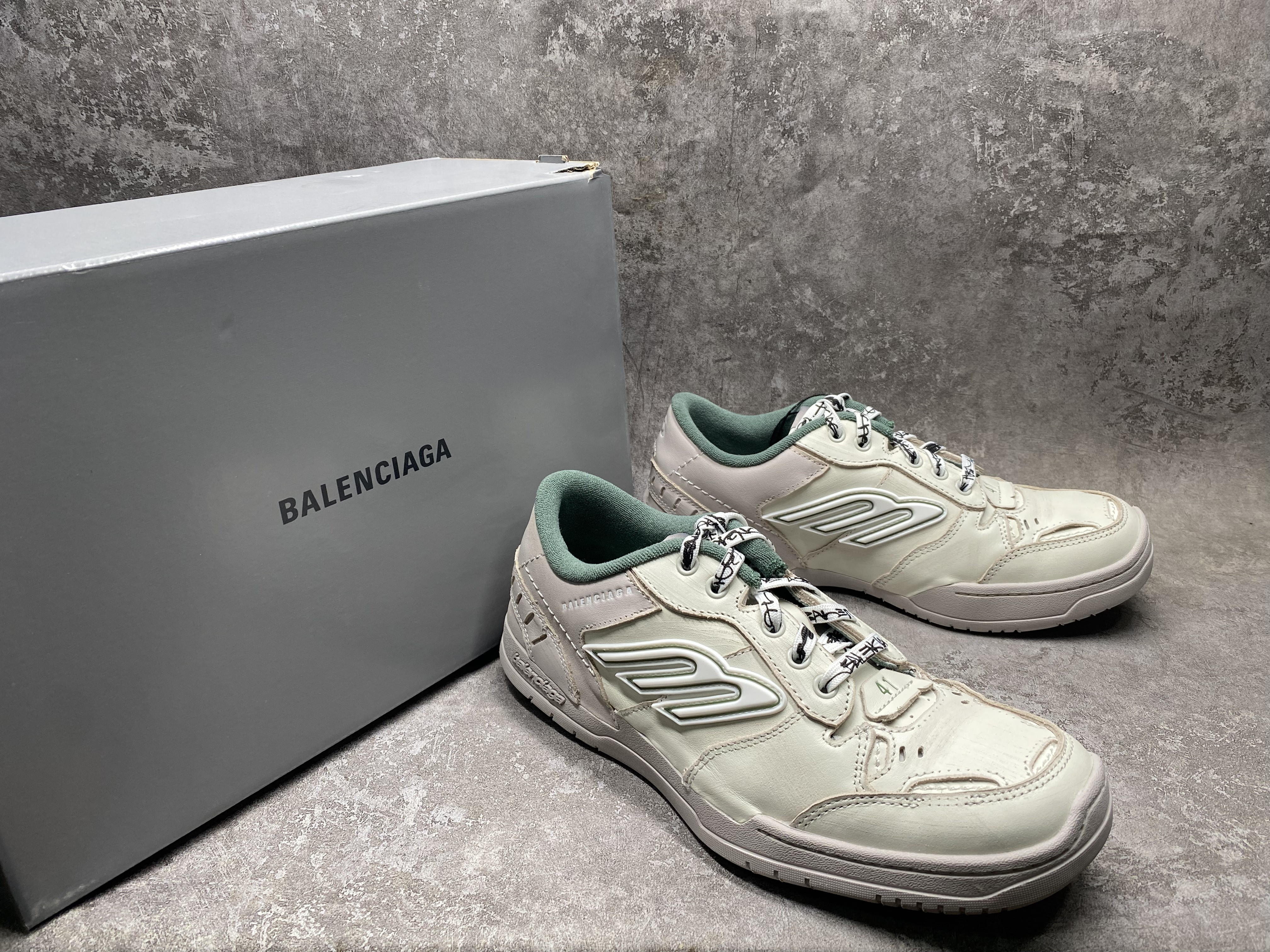 ua Ba*len*cia*ga hamptons worn-out sneaker (run one size large)