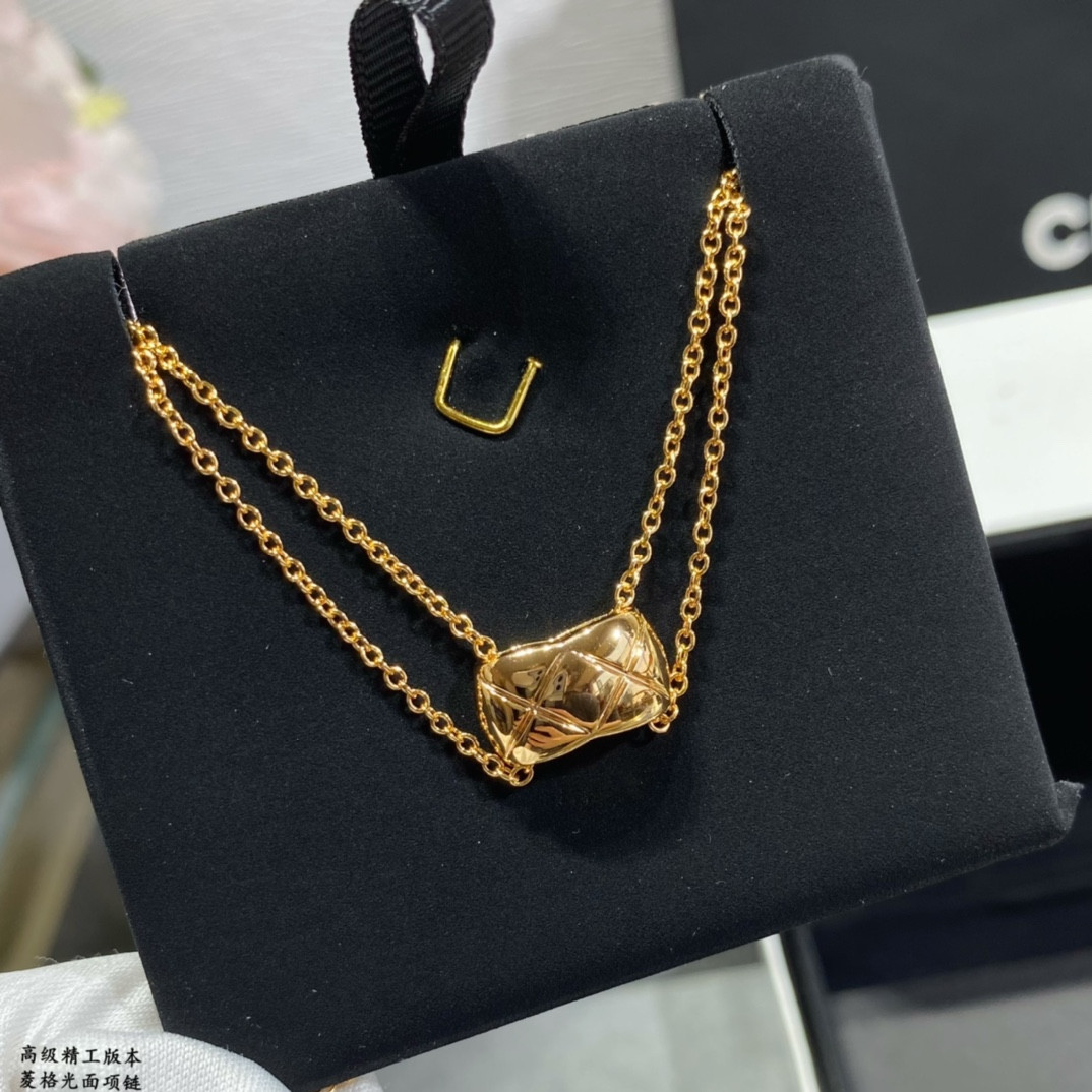 ch*el carved Di*m*nd polished necklace