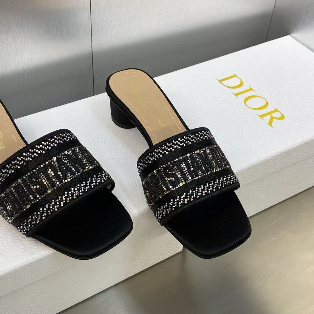 ua D*oramour dway heeled slide