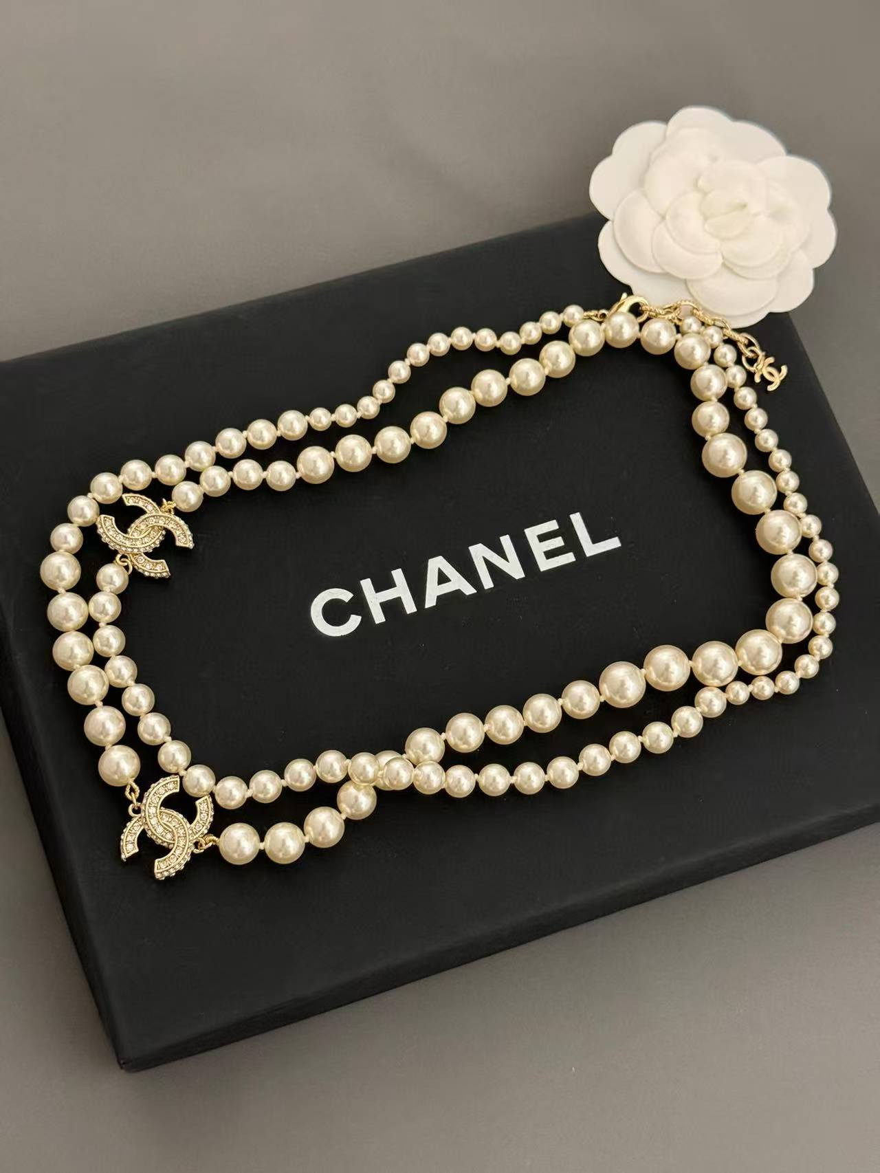Ch*el long pear necklace