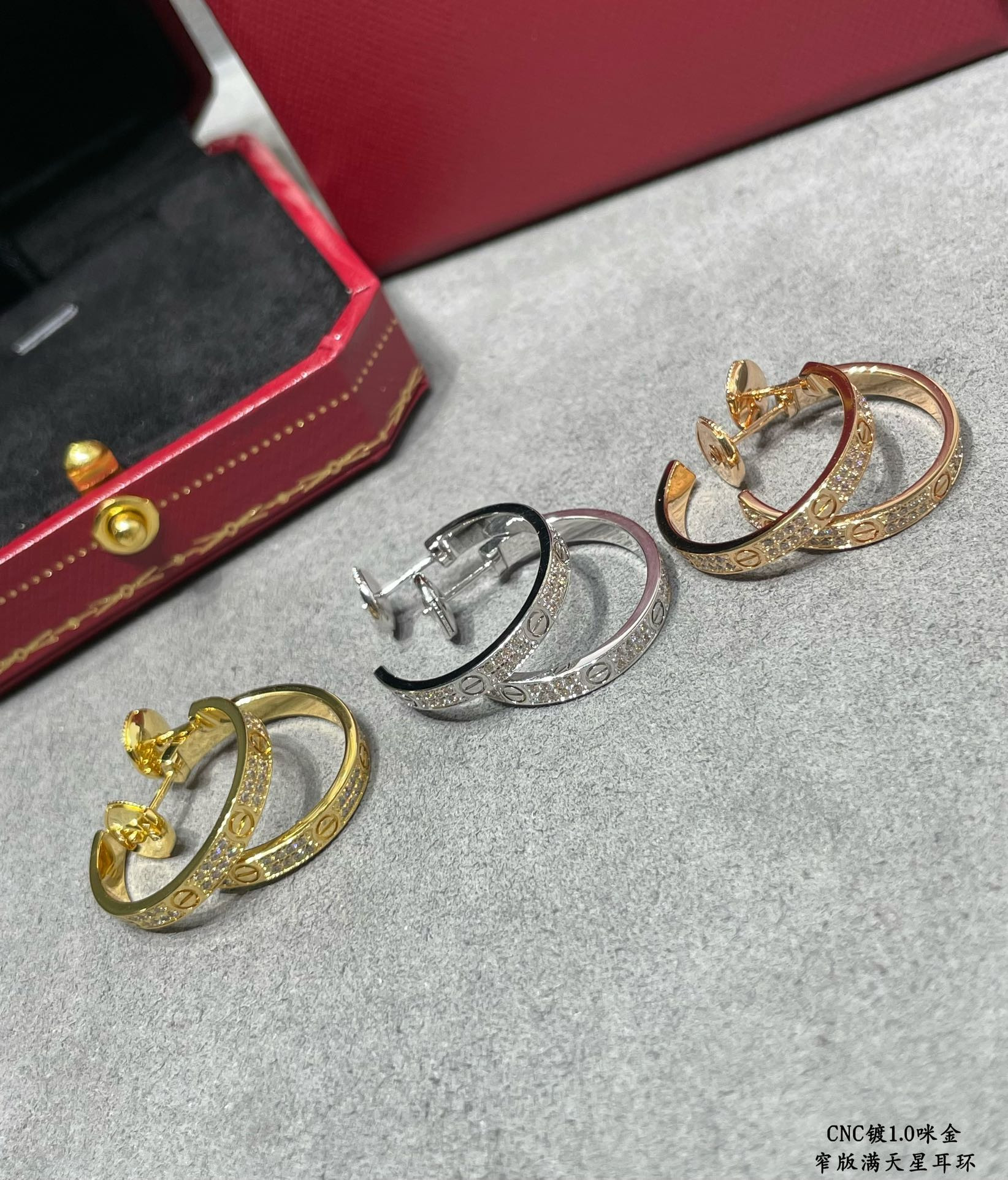 Ca*t*er narrow version of the star earrings