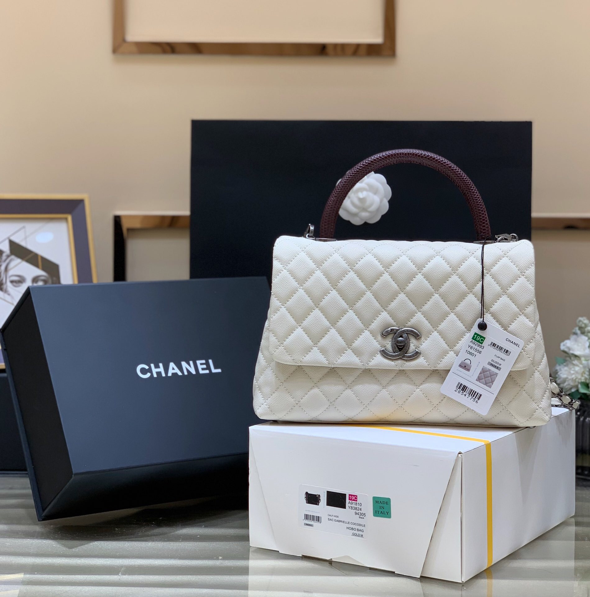 Ch*el coco handle bag medium 28cm