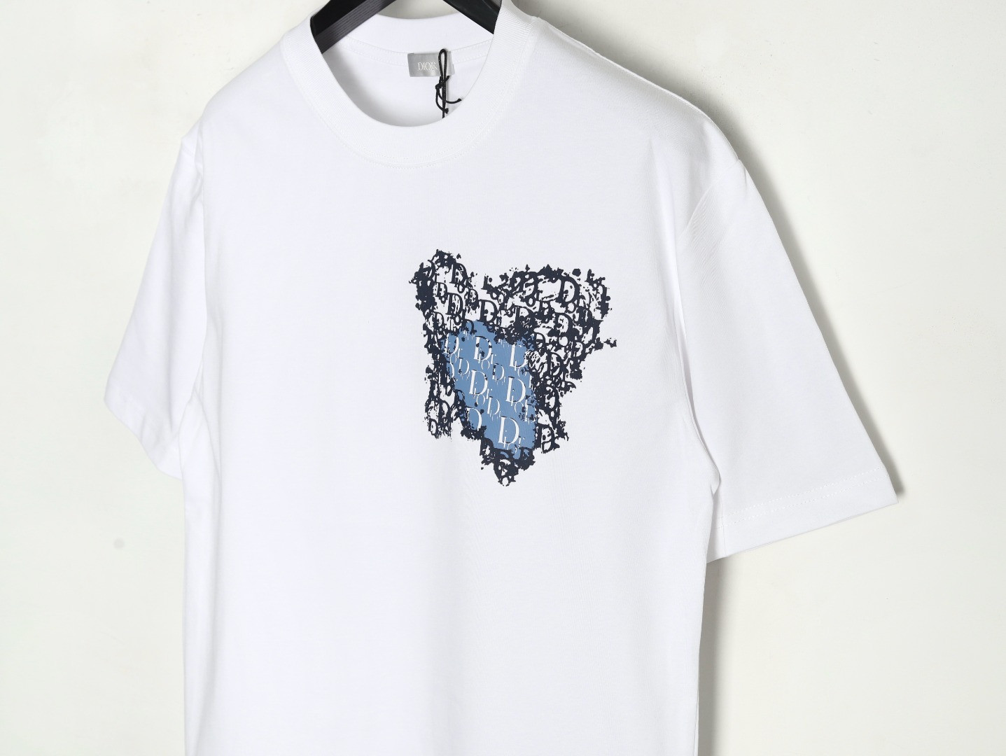 D*or short-sleeved t-shirt