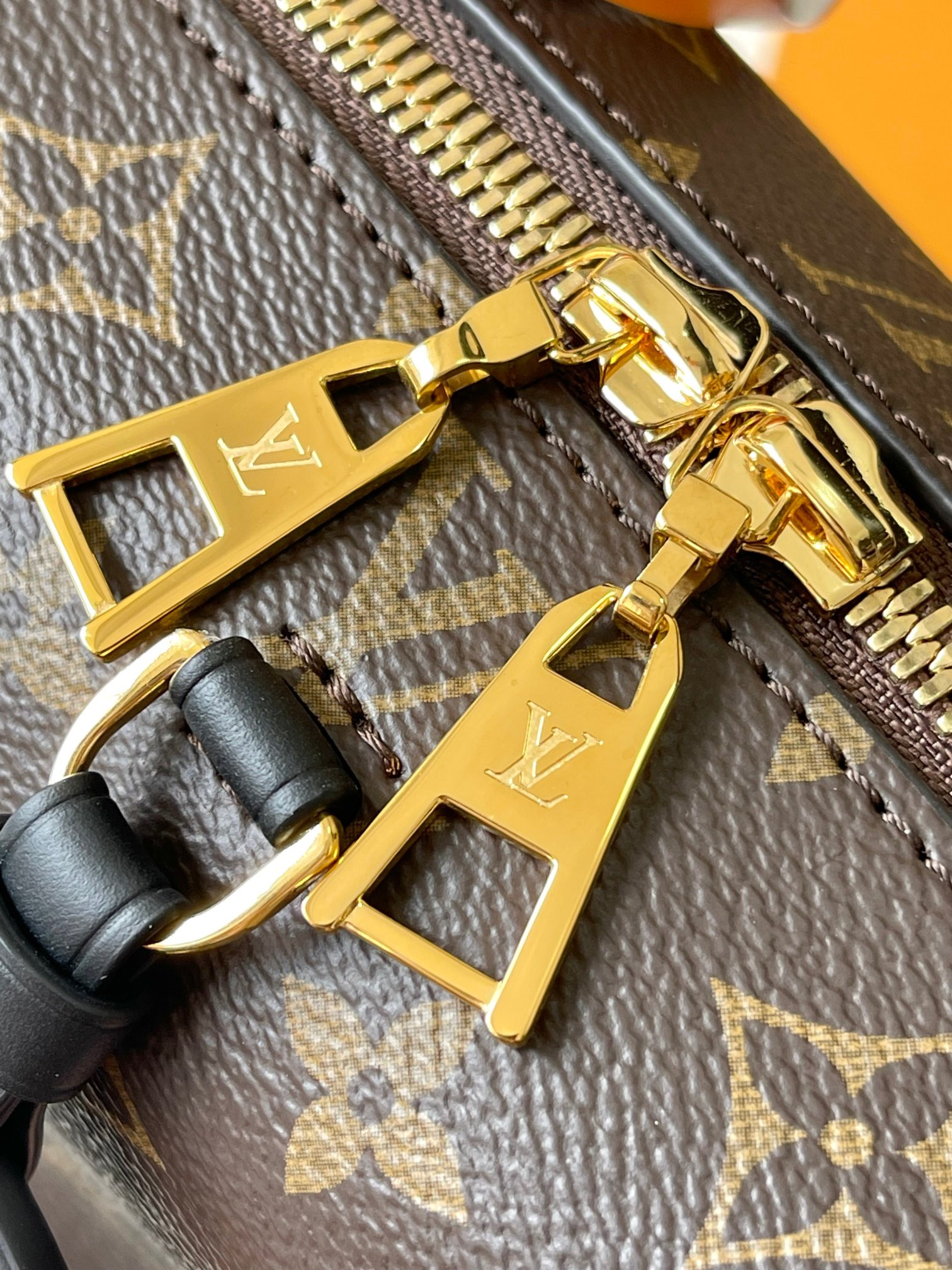 LV Petite Malle Souple M45571 20x14x7.5CM