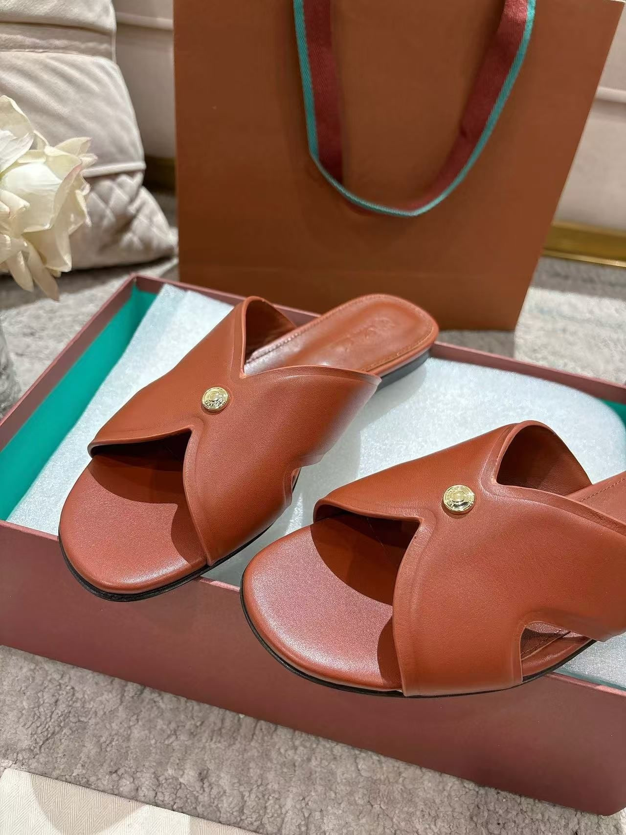 ua L**o p*ana vera sandal