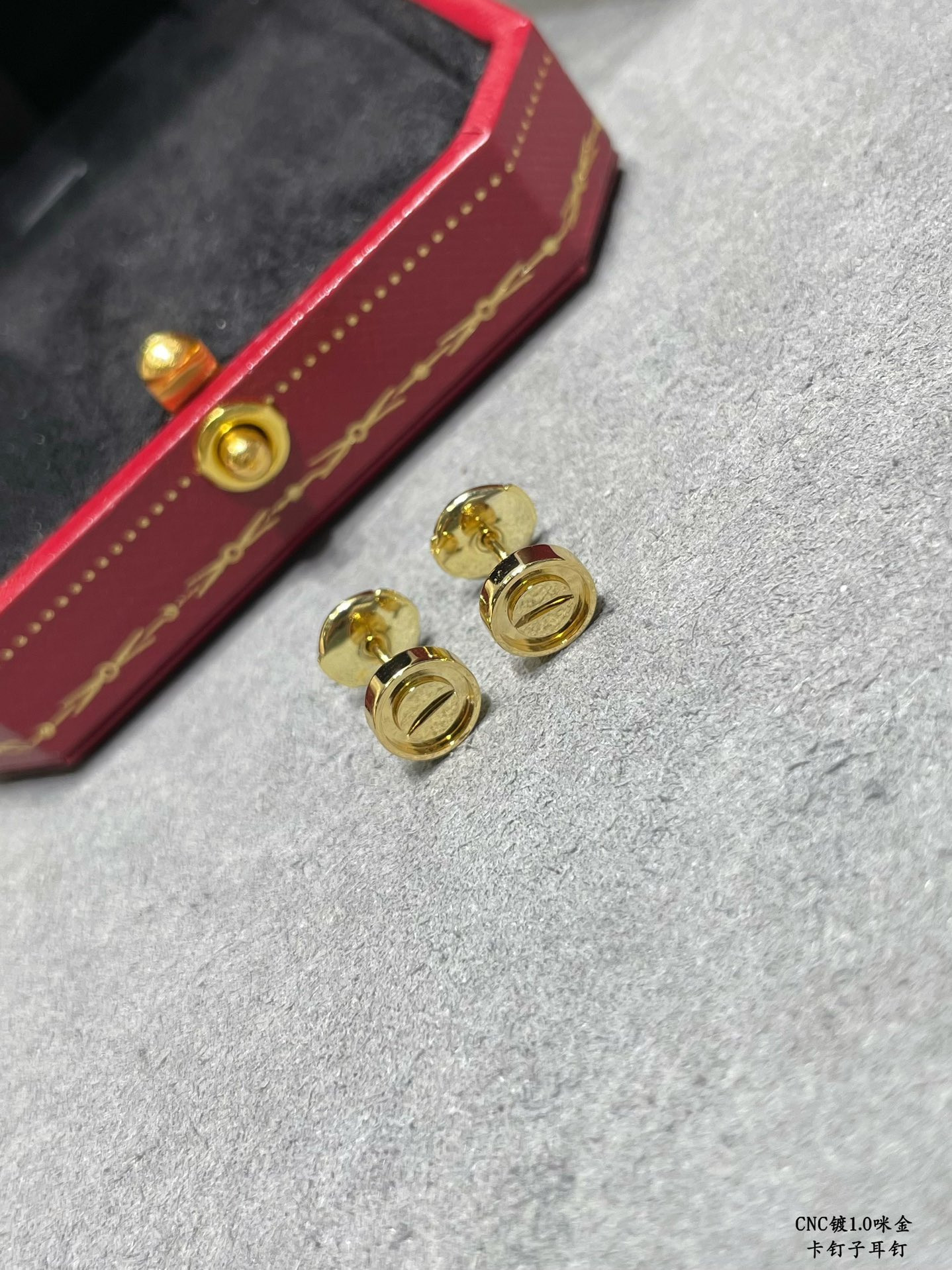 Ca*t*er nail earrings