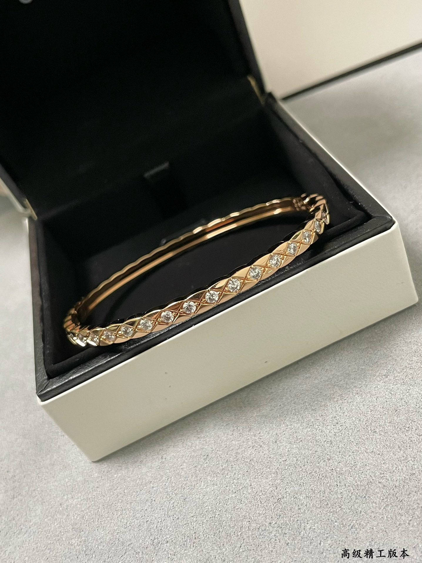 ch*el carved finely carved narrow Di*m*nd bracelet