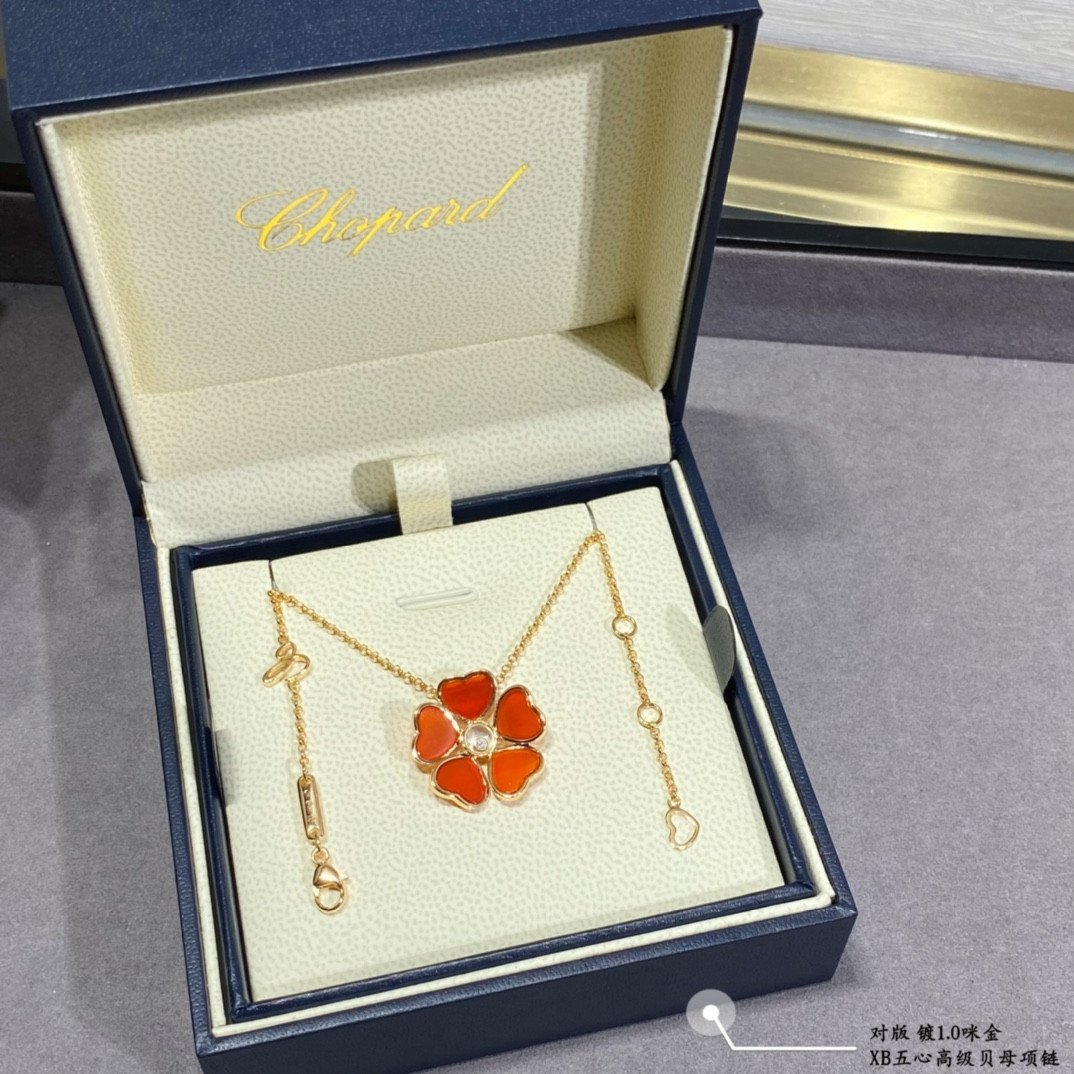 chopard five He**ts mother-of-pearl necklace