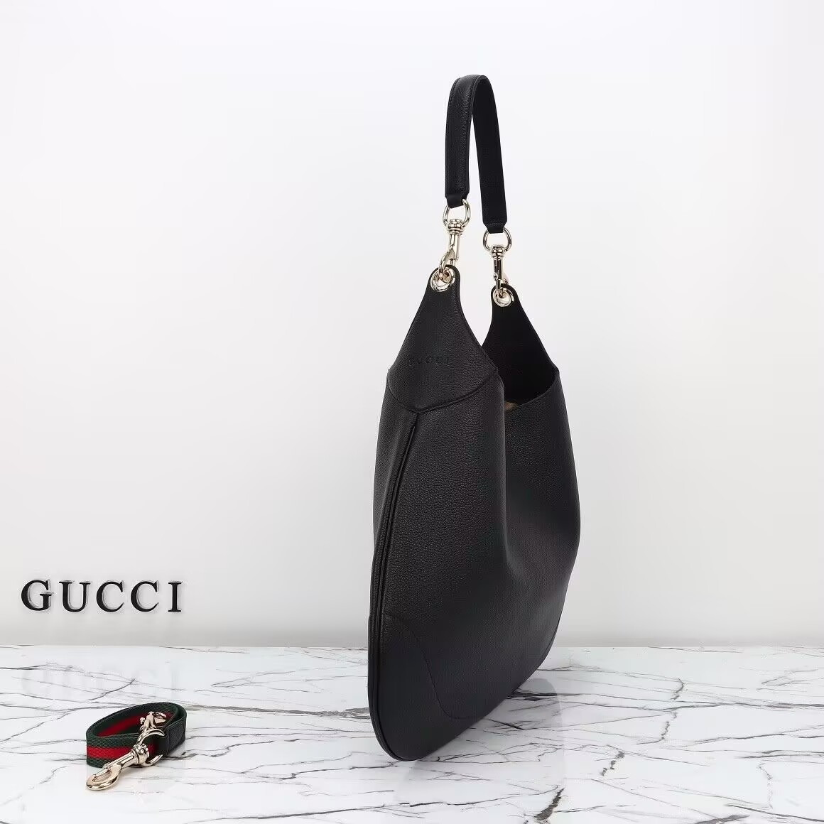 G*u*i b medium shoulder bag 49x46x4cm