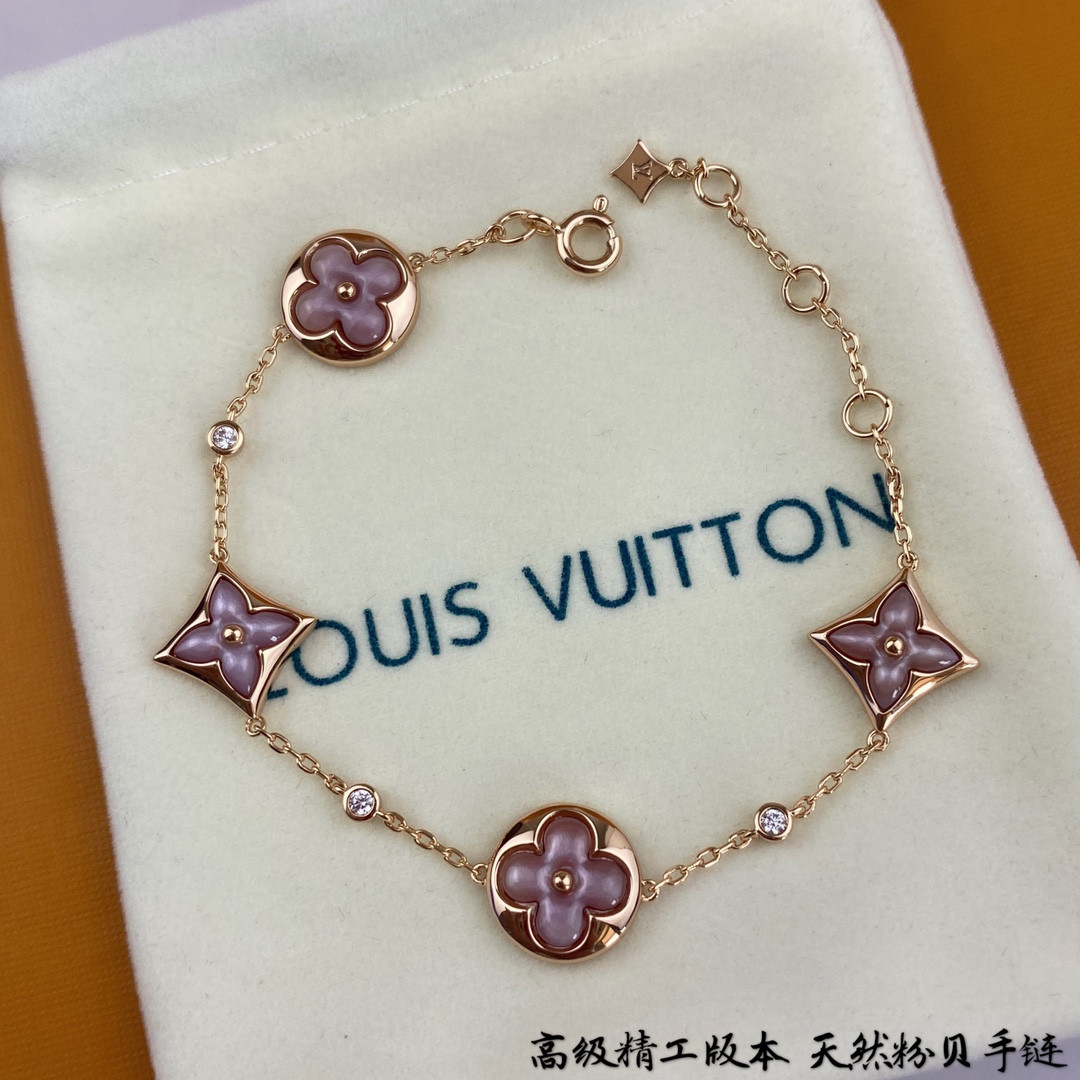 l0*is V*t0n four-flower natural pink shell bracelet
