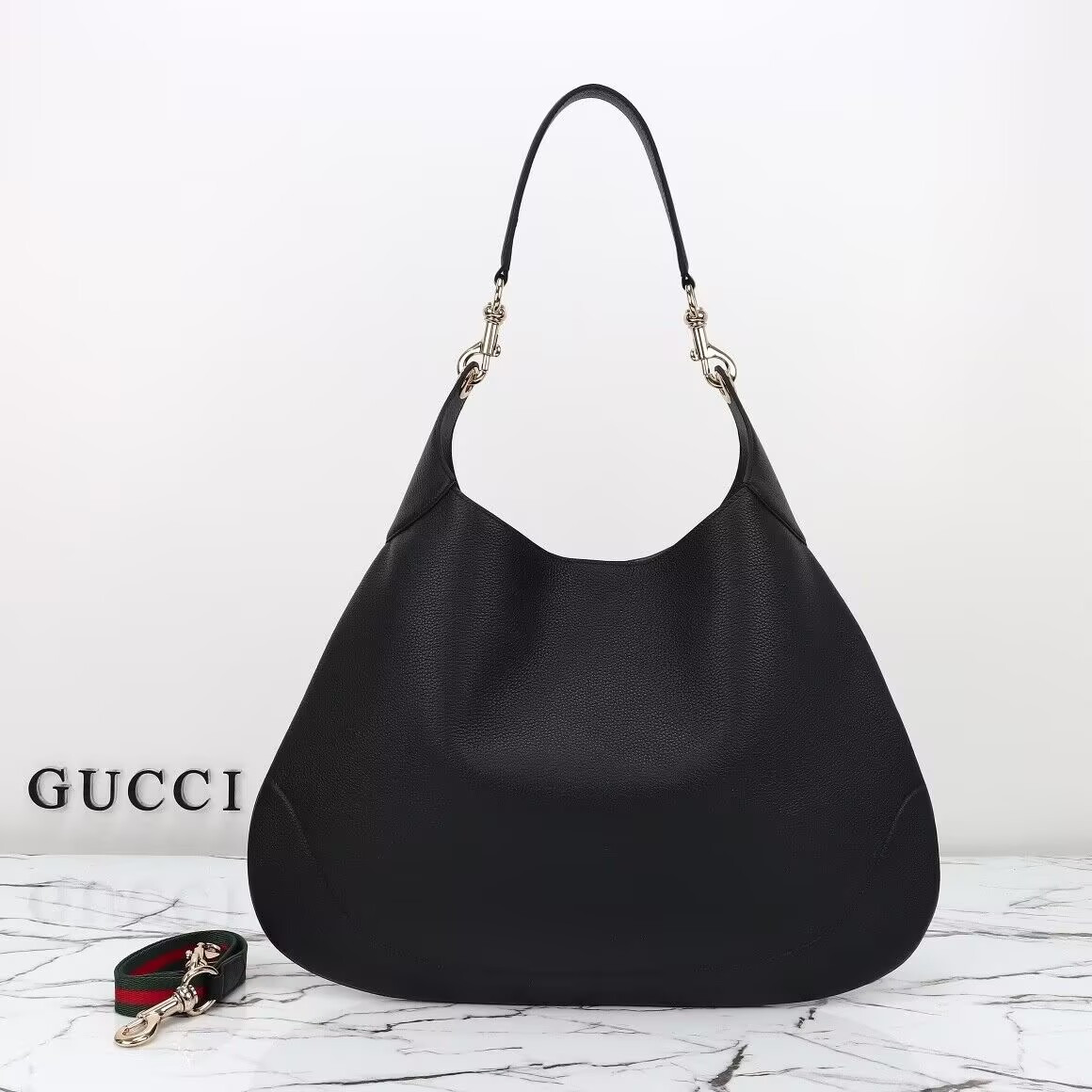 G*u*i b medium shoulder bag 49x46x4cm