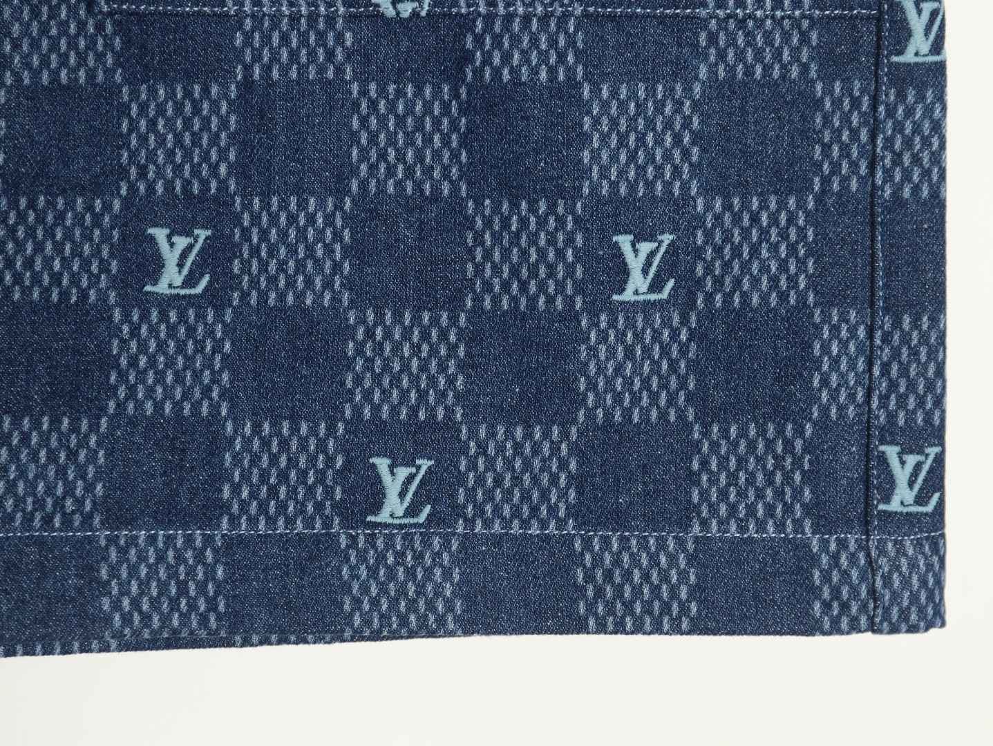 l0*is V*t0n lv shorts