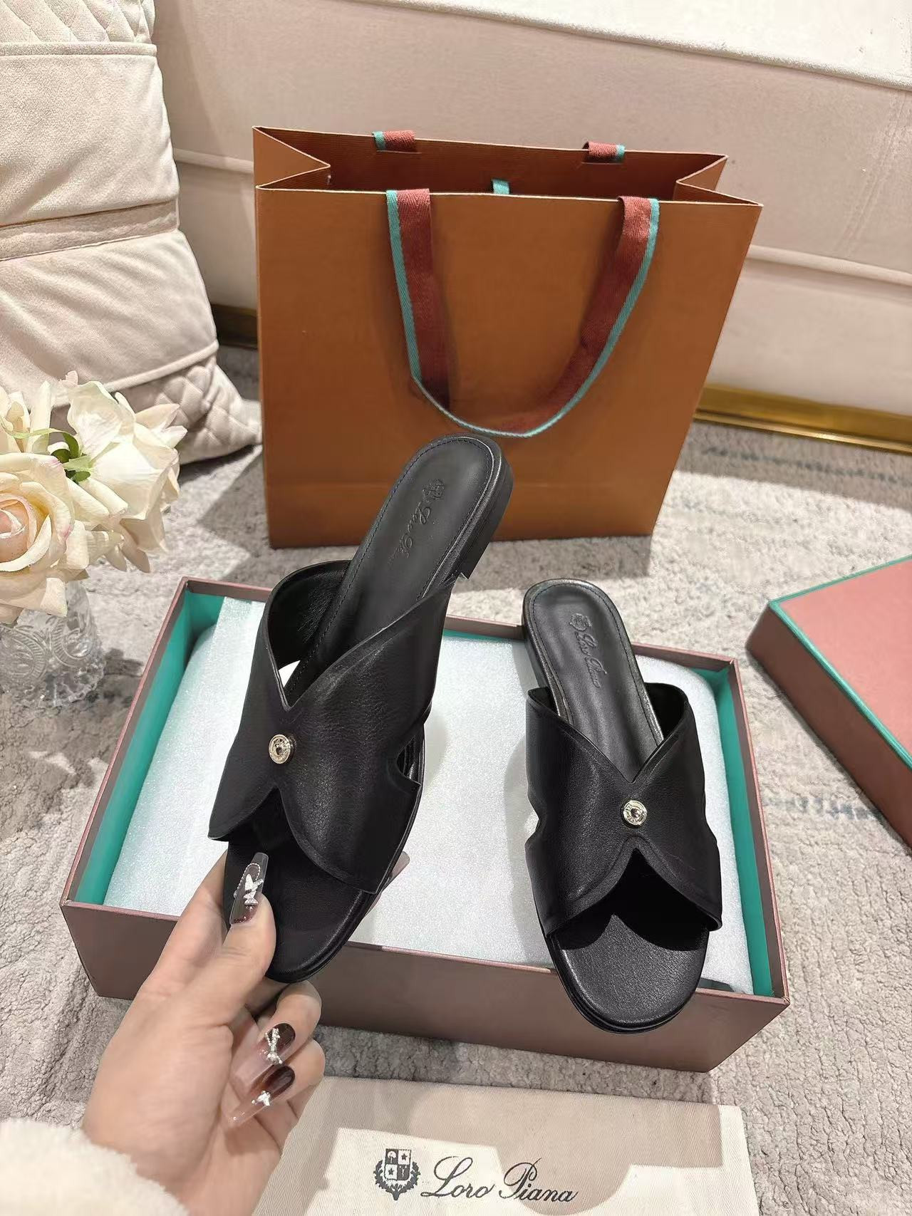 ua L**o p*ana vera sandal