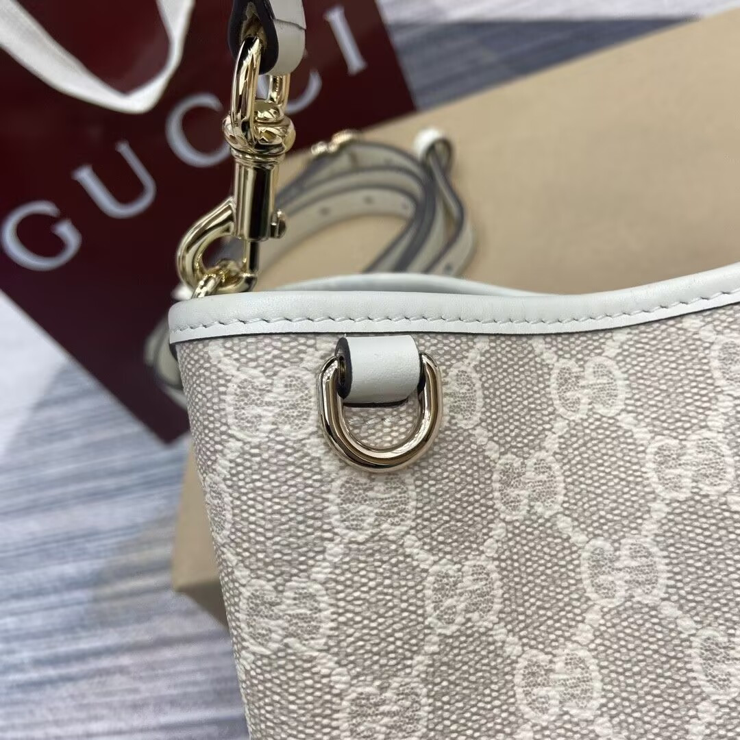 G*u*i mini emblem 19x18x11cm