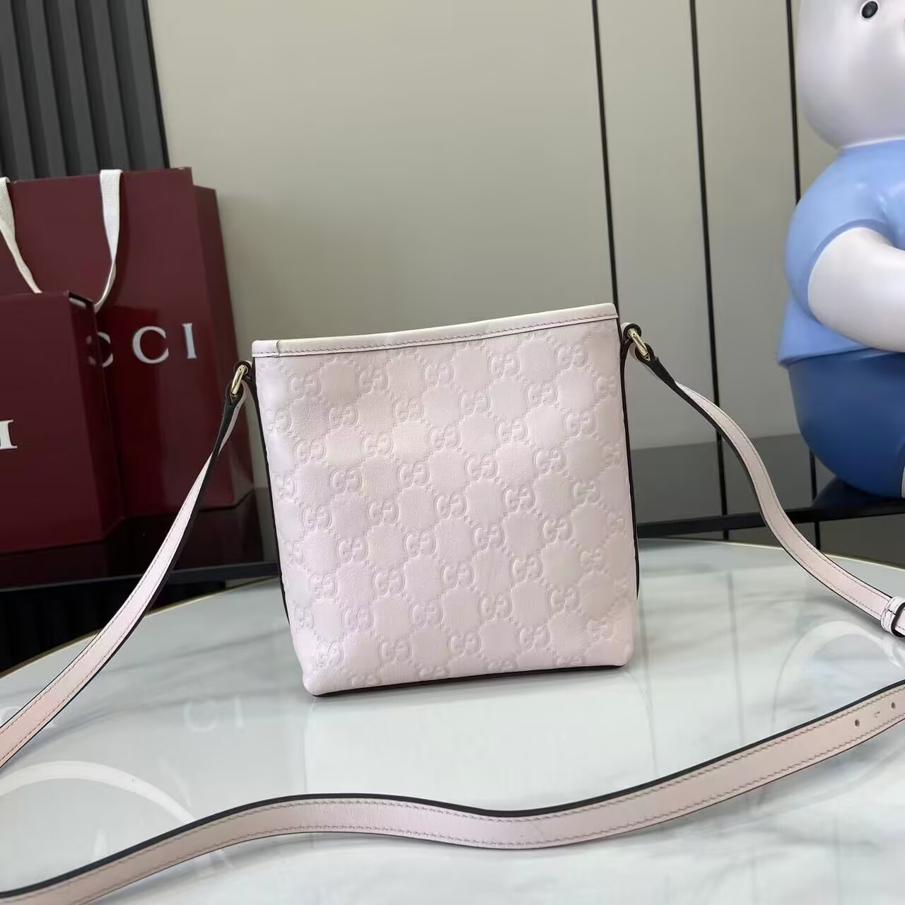 G*u*i gg emblem nano bucket bag 15x18x8cm