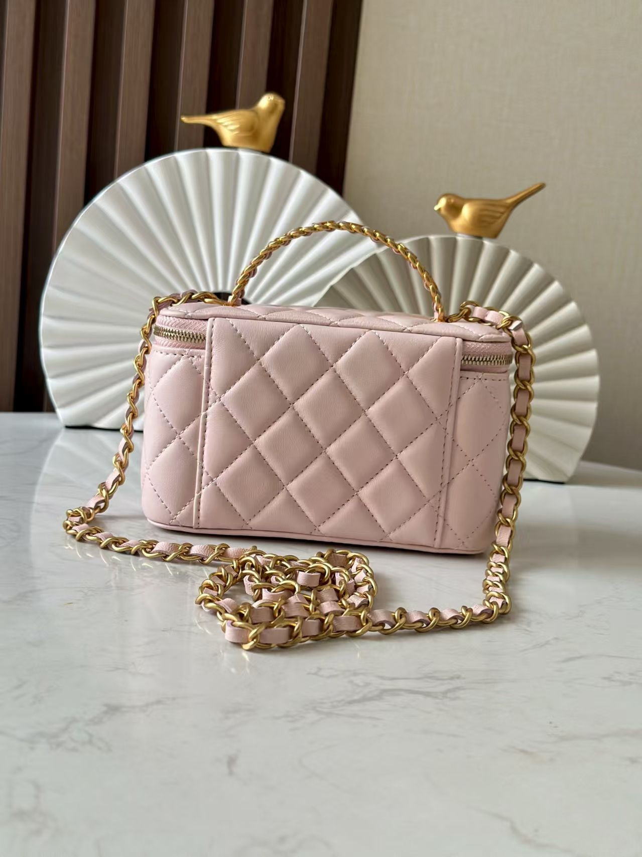 Ch*el vanity with chain 9.5x17x8cm