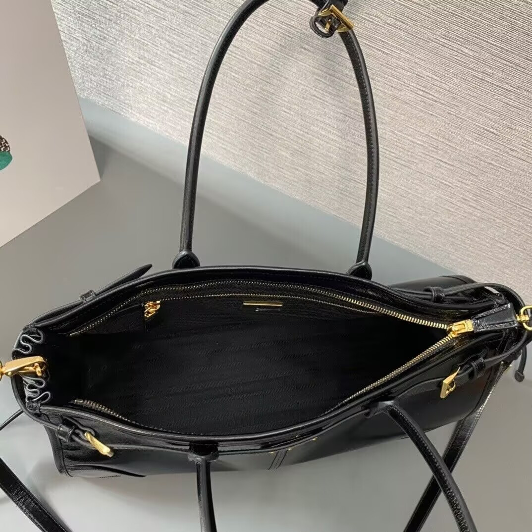 Pra*a bonnie large leather handbag in black 24x38x12cm