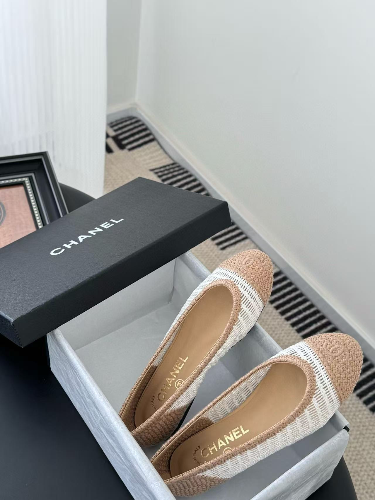 ua Ch*el ballet flats