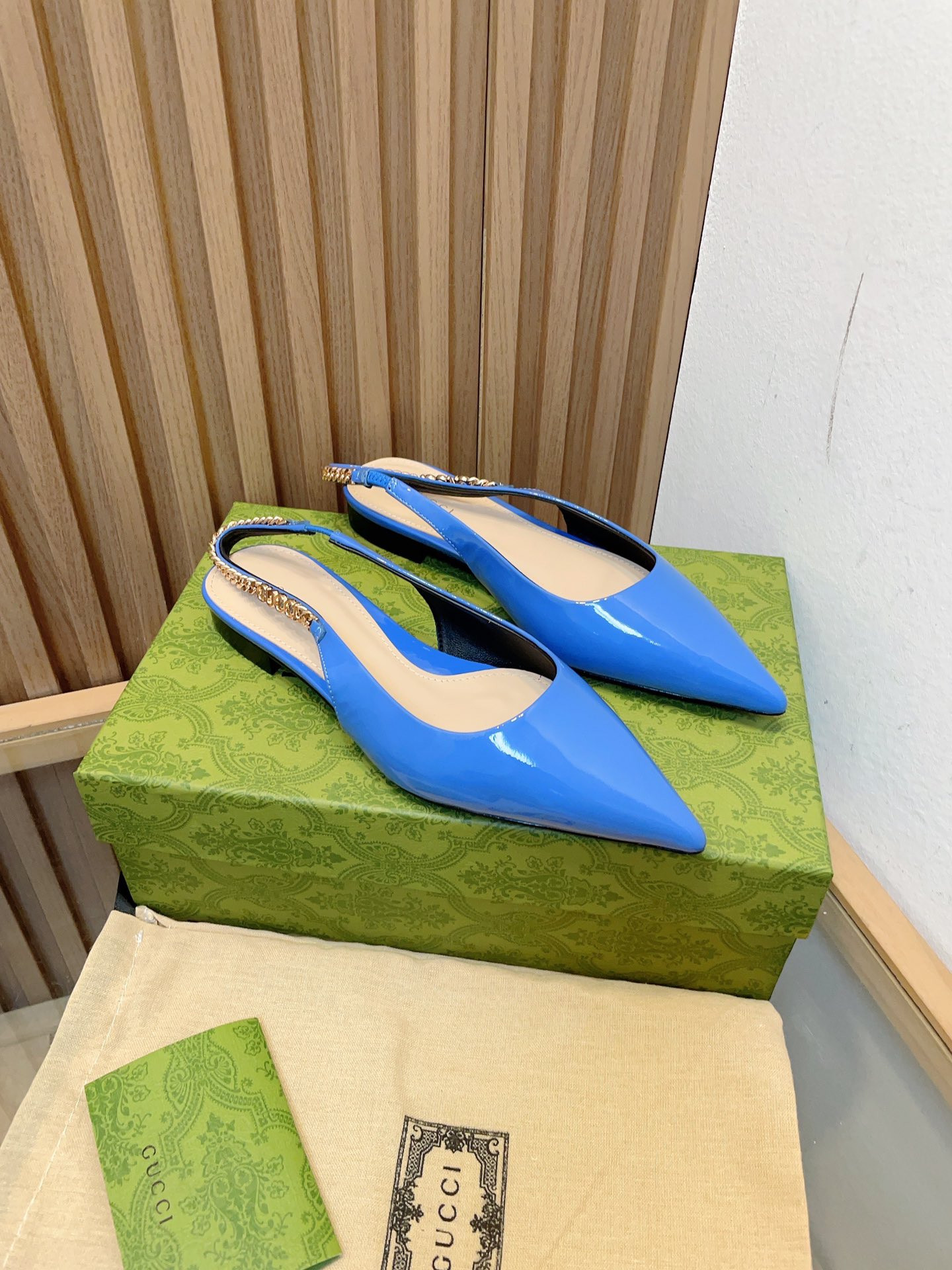 G*u*i signoria slingback pump flat shoes