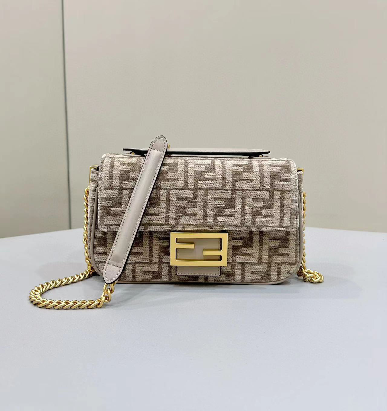 F**di baguette chain midi 24x14.5x7cm