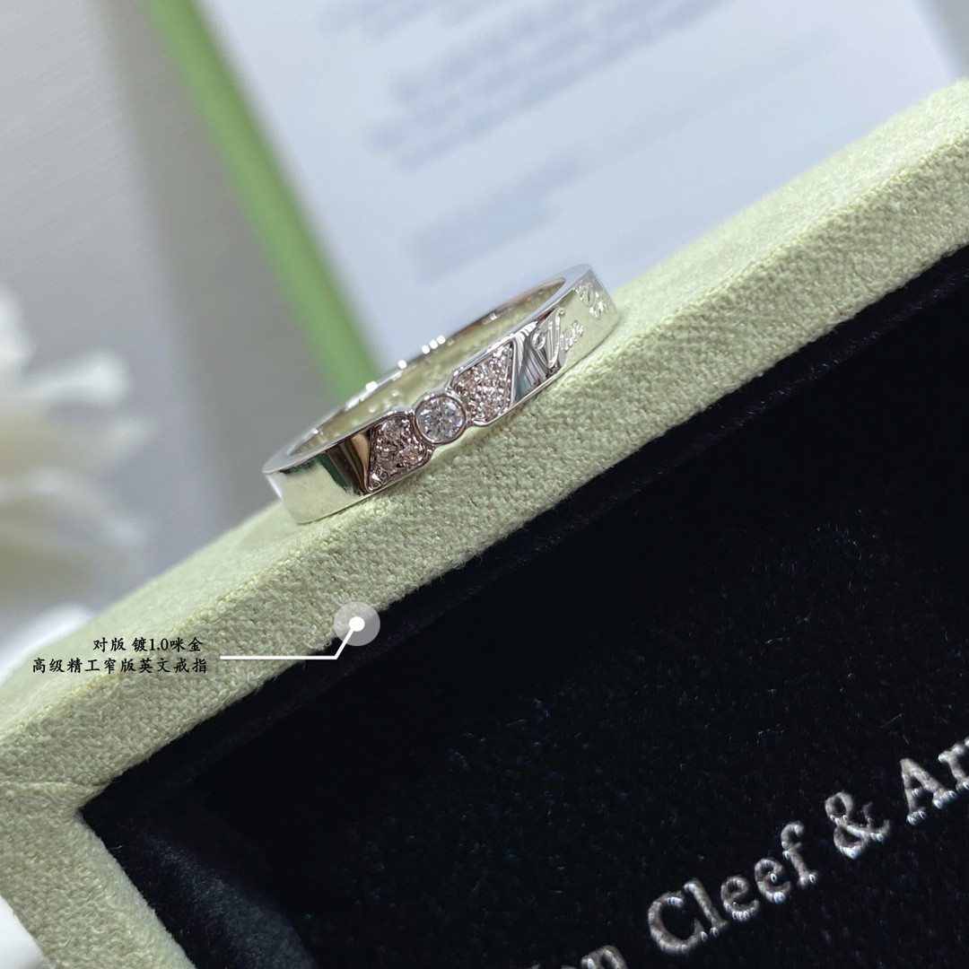 V*N CL*F & arpels narrow english ring