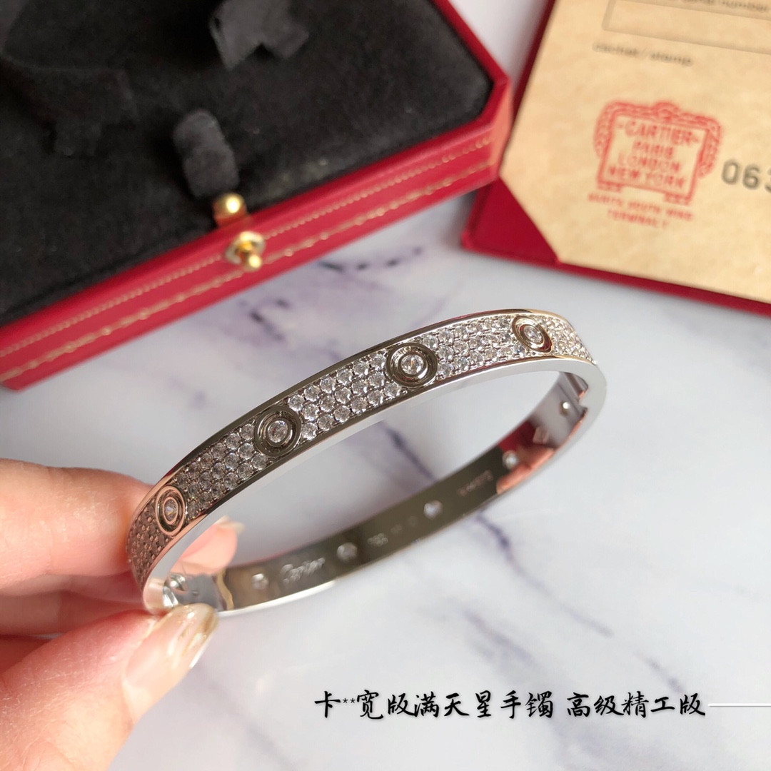 Ca*t*er gypsophila wide bracelet