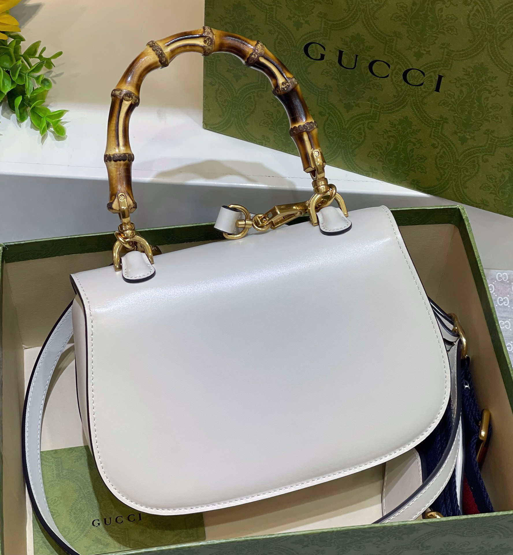 G*u*i small bamboo tote