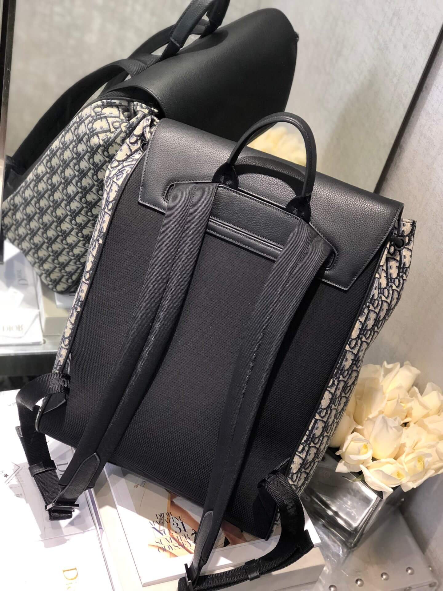 D*or backpack