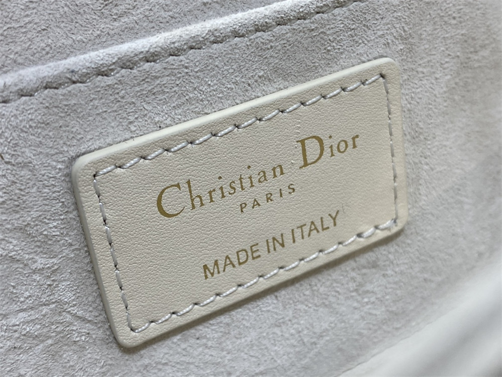 SMALL 30 MONTAIGNE AVENUE BAG WHITE Box Calfskin