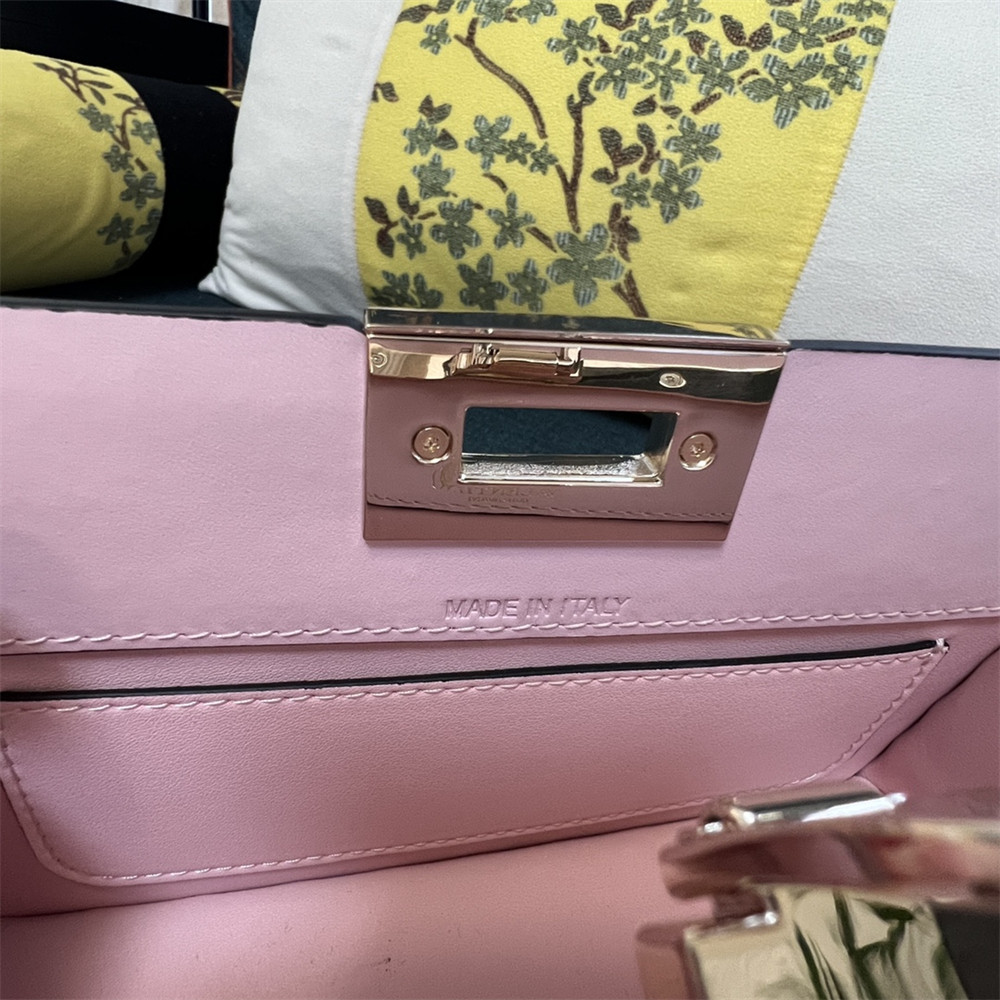 VALENTINO GARAVANI ROCKSTUD23 SMALL SMOOTH CALFSKIN SHOULDER BAG PINK