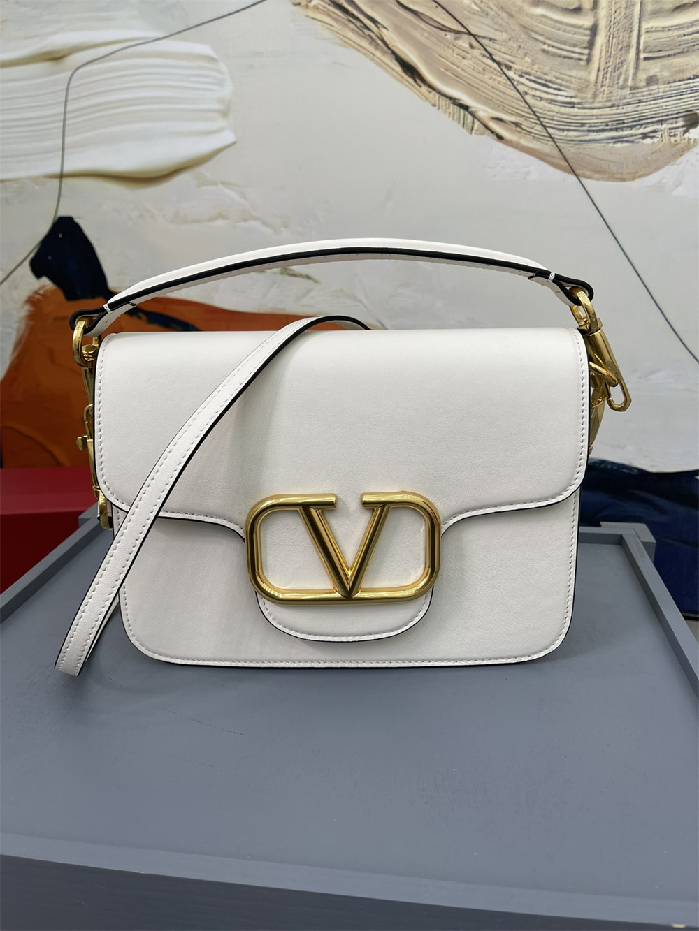 VALENTINO GARAVANI LOCÒ CALFSKIN SHOULDER Small BAG 22 x 16 x 7 cm