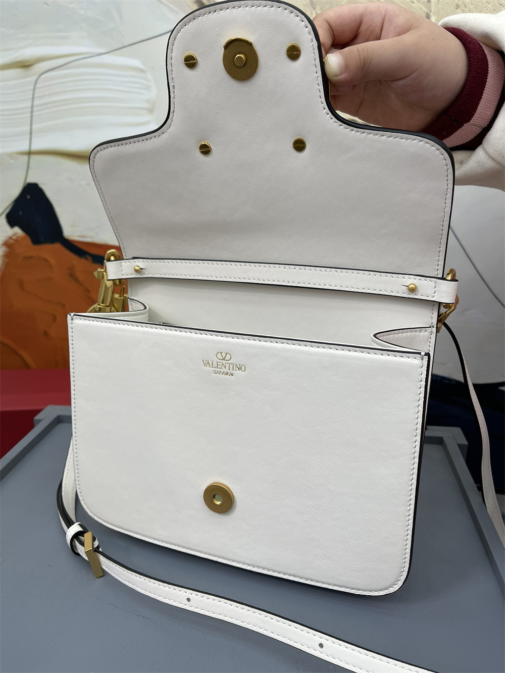 VALENTINO GARAVANI LOCÒ CALFSKIN SHOULDER Small BAG 22 x 16 x 7 cm