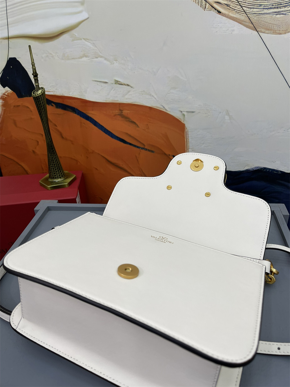 VALENTINO GARAVANI LOCÒ CALFSKIN SHOULDER Small BAG 22 x 16 x 7 cm