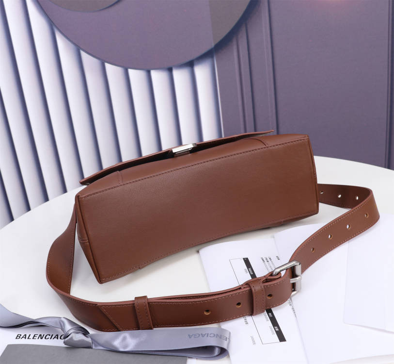 Ba*len*cia*ga women