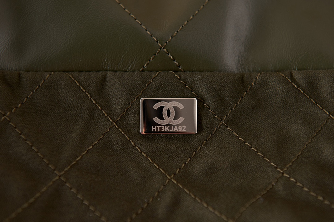 Ch*el 22 handbag shiny calfskin in silver metal 15.2×16.4×3.1 in