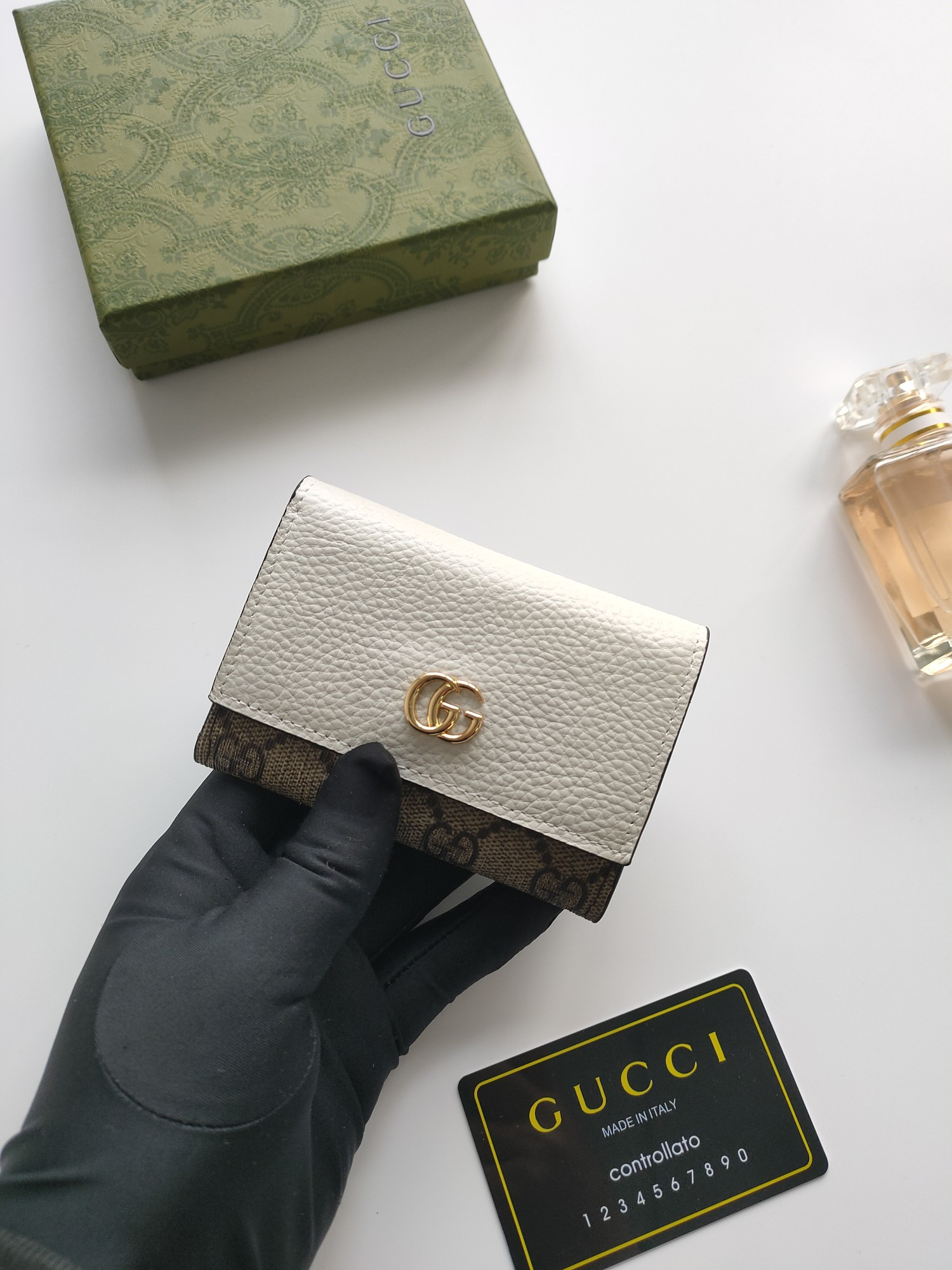 G*u*i gg card case wallet