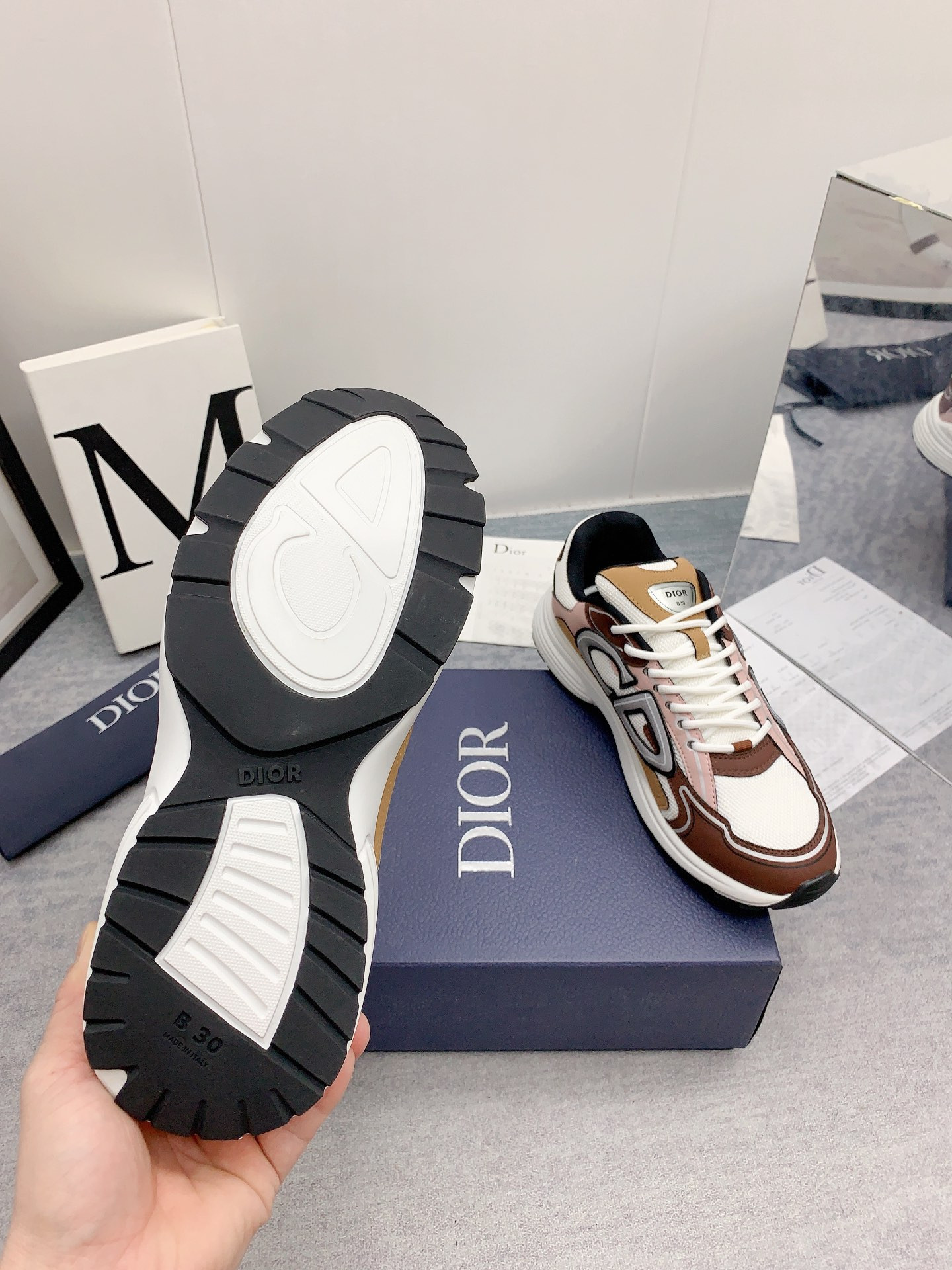 ua D*or b30 white brown beige