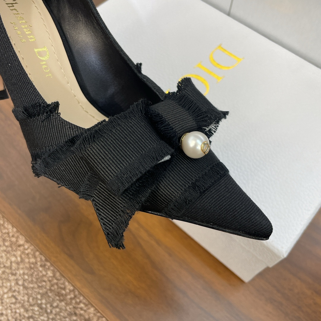 ua D*or aD*orable pump