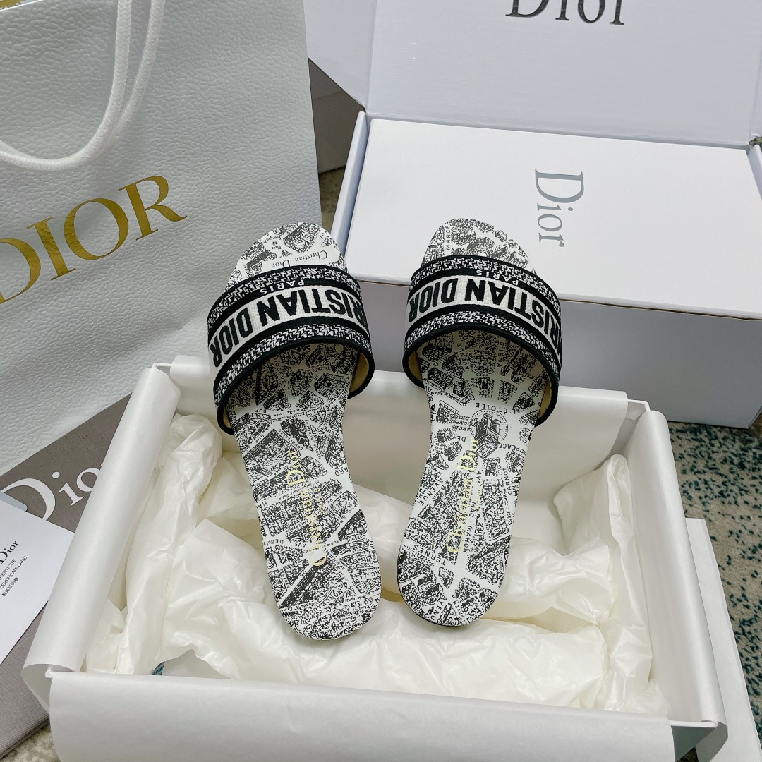 ua D*or dway slide