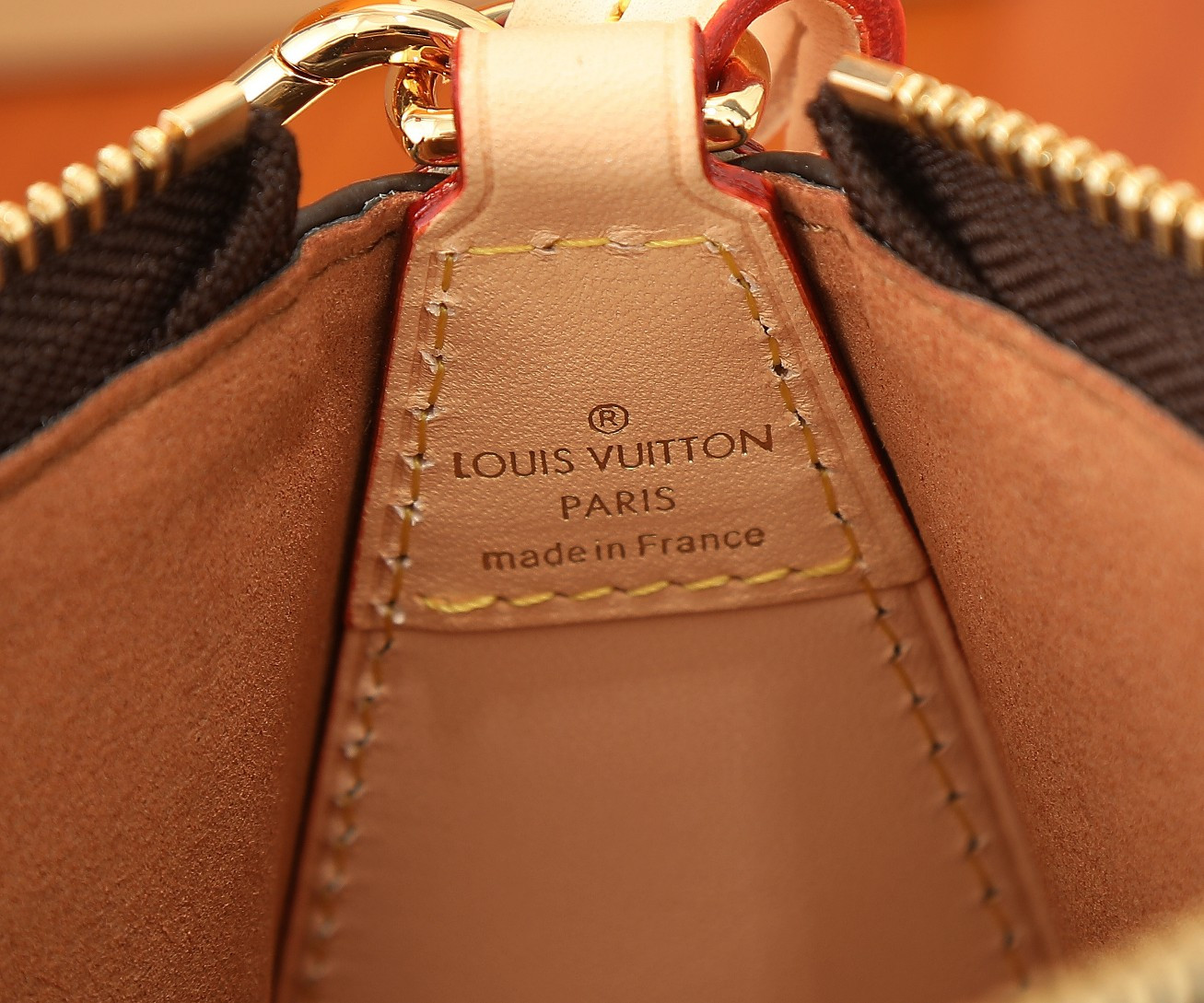 LV Pochette Tirette M12859 8.7 x 4.7 x 2.2 in