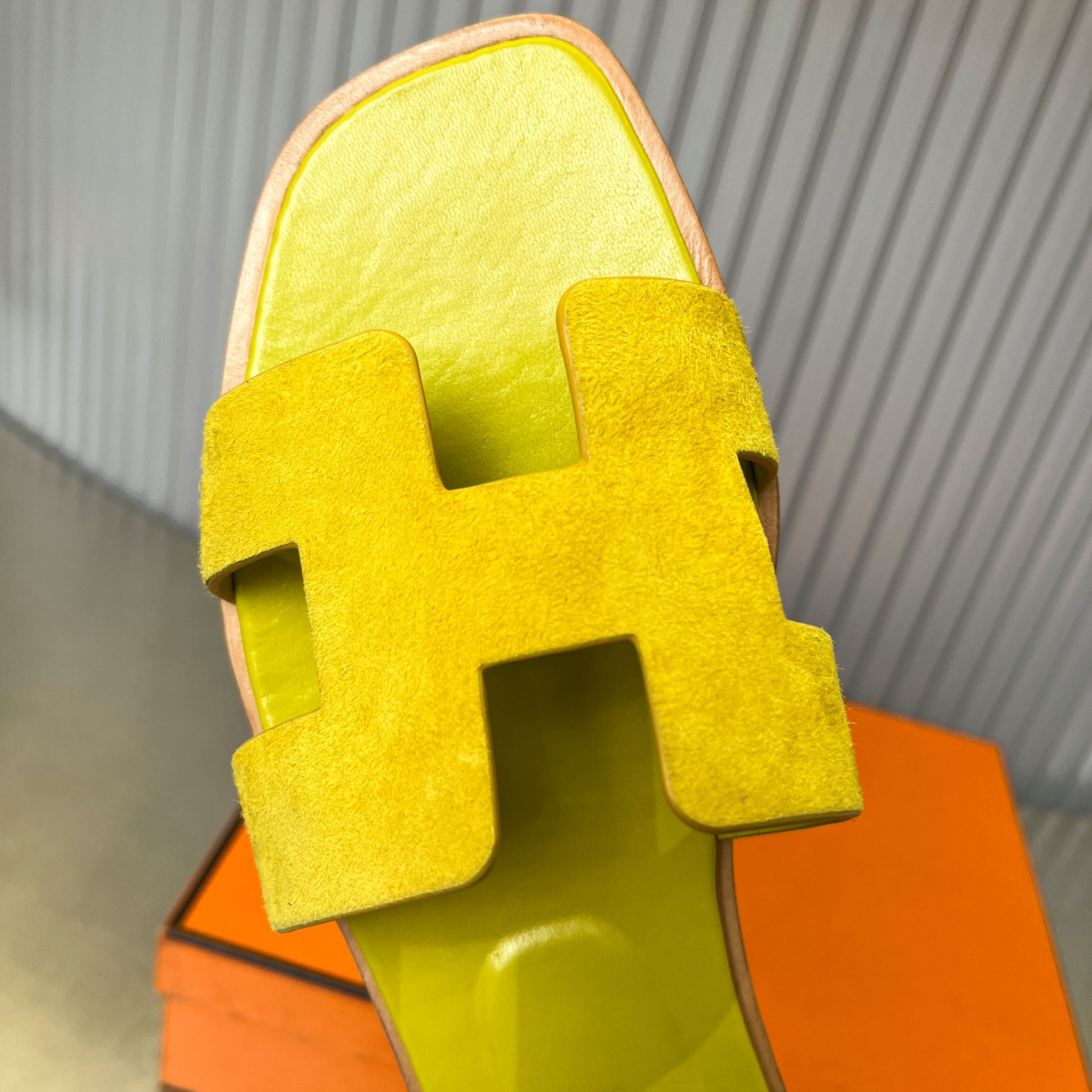 UA Hermès Oran sandal