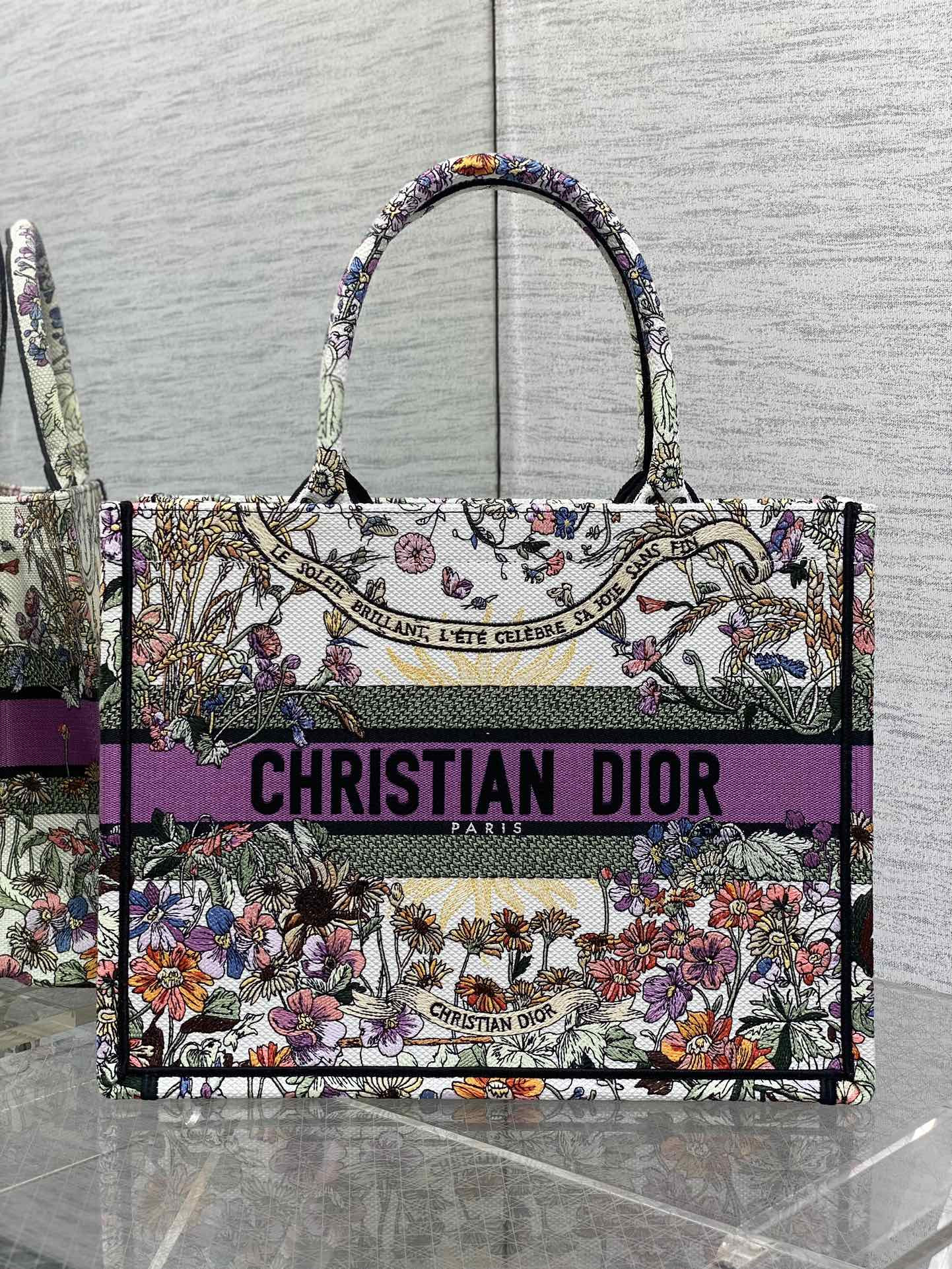 medium D*or book tote ecru multicolor D*or 4 saisons Été soleil embroidery 36 x 27.5 x 16.5 cm