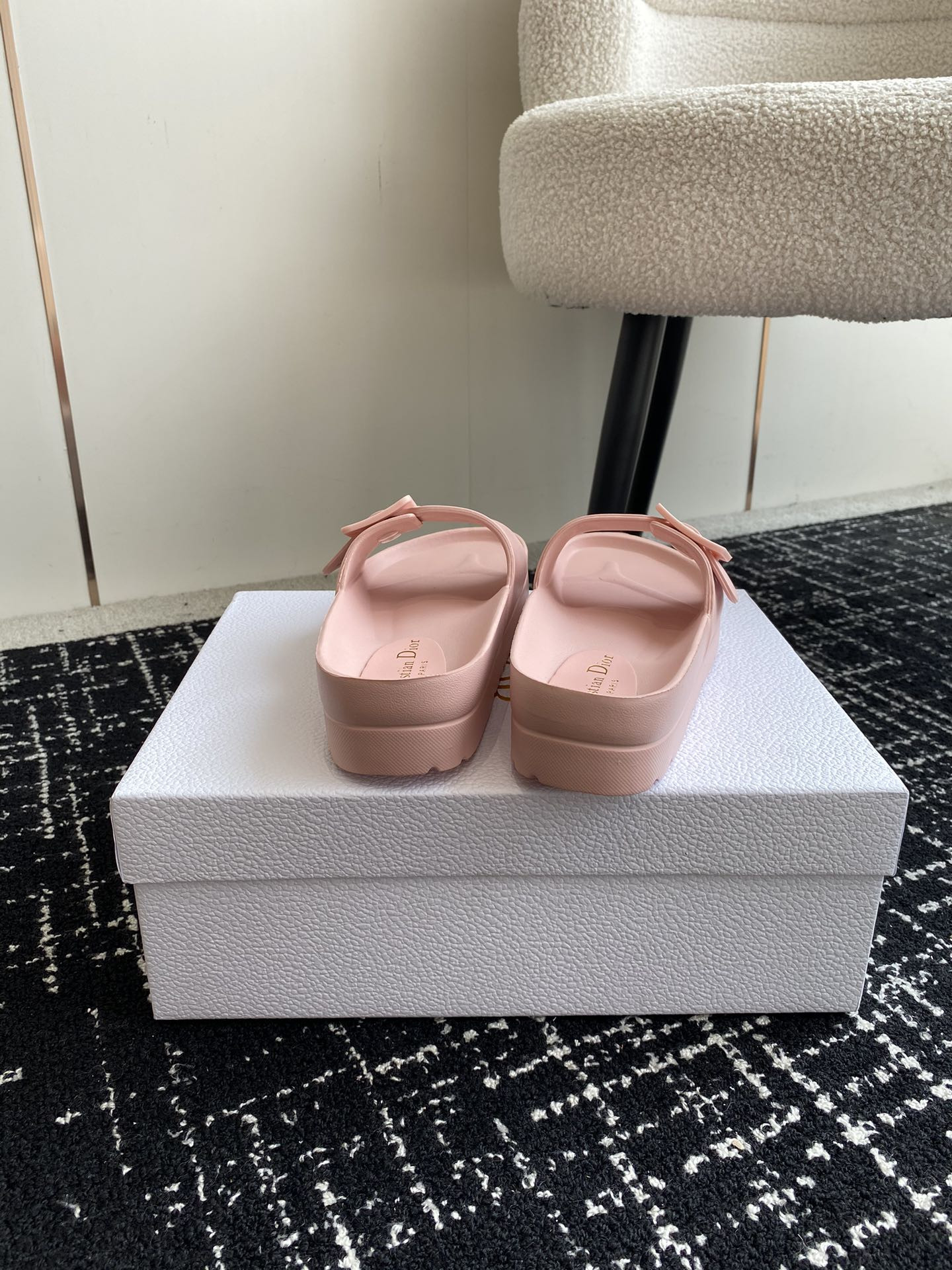 ua D*or slide