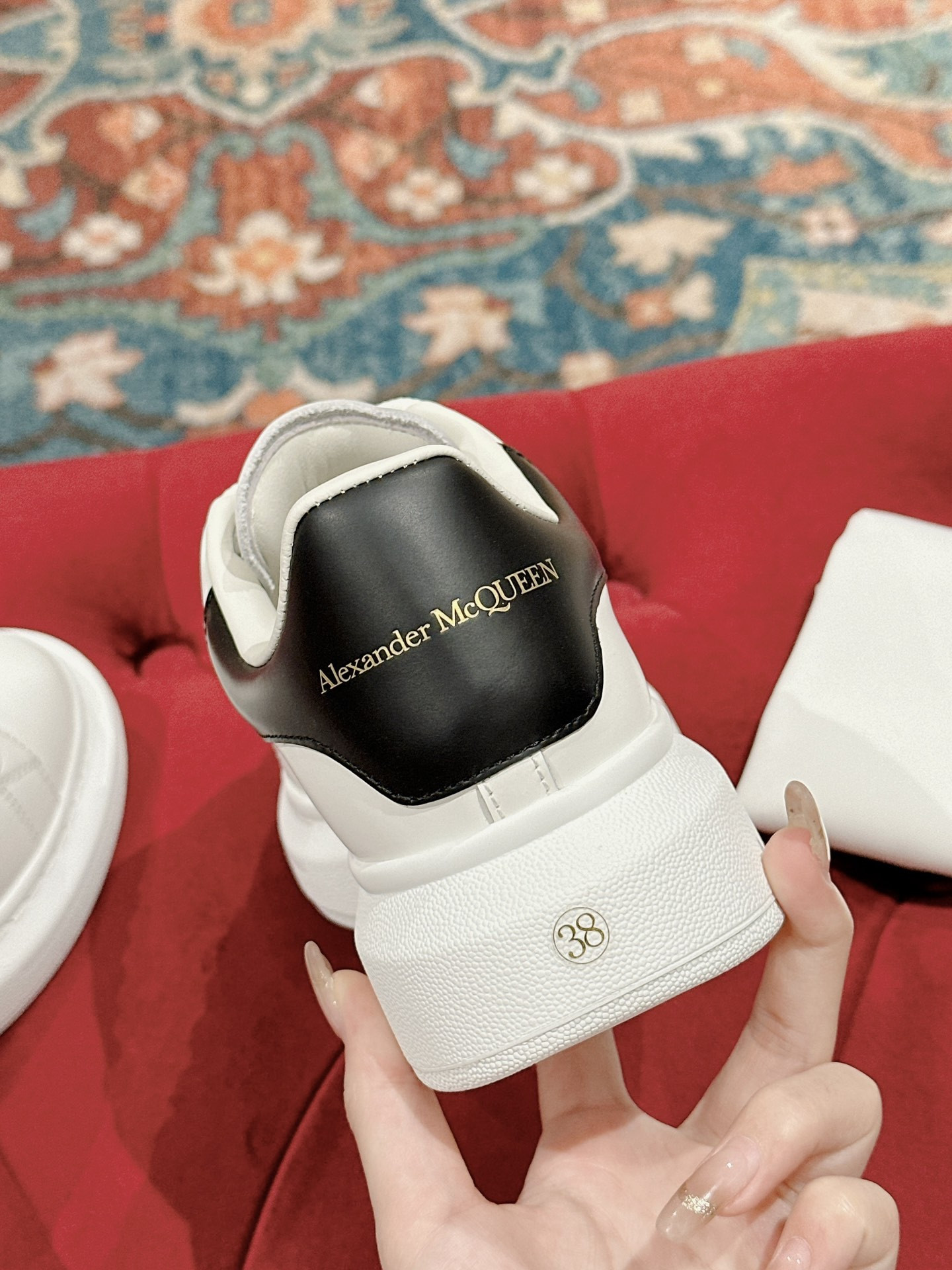 ua ale*d*r M*Q*en oversized white black